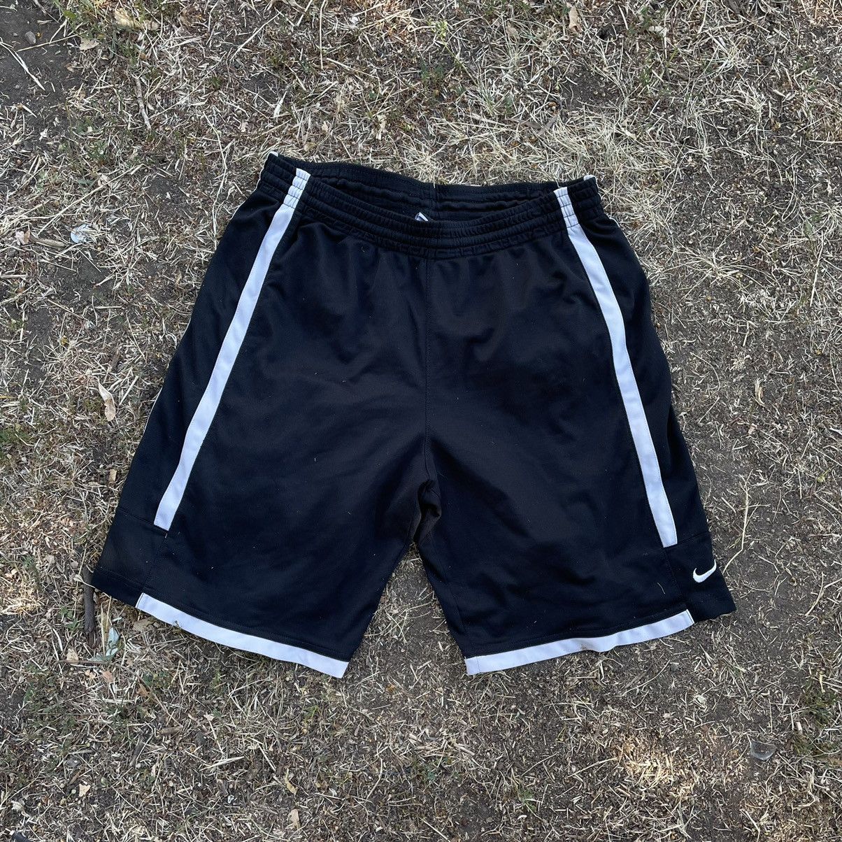 Vintage Vintage Y2K Nike Swoosh Shorts Streetwear Skate Faded Slim M Size US 32 / EU 48 - 1 Thumbnail