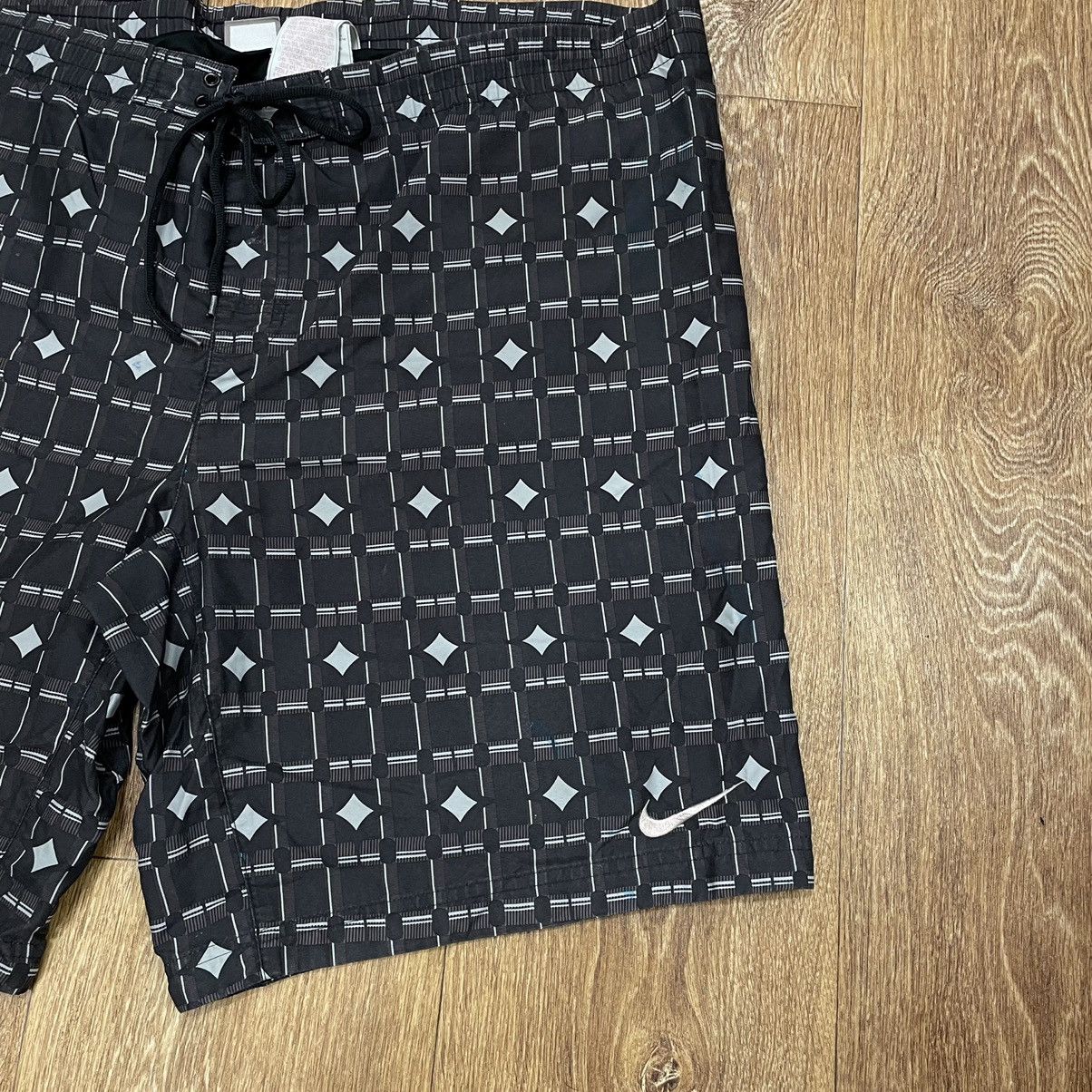 Vintage Vintage Nike All Over Print Shorts Streetwear Y2K Worn In XL Size US 38 / EU 54 - 3 Thumbnail