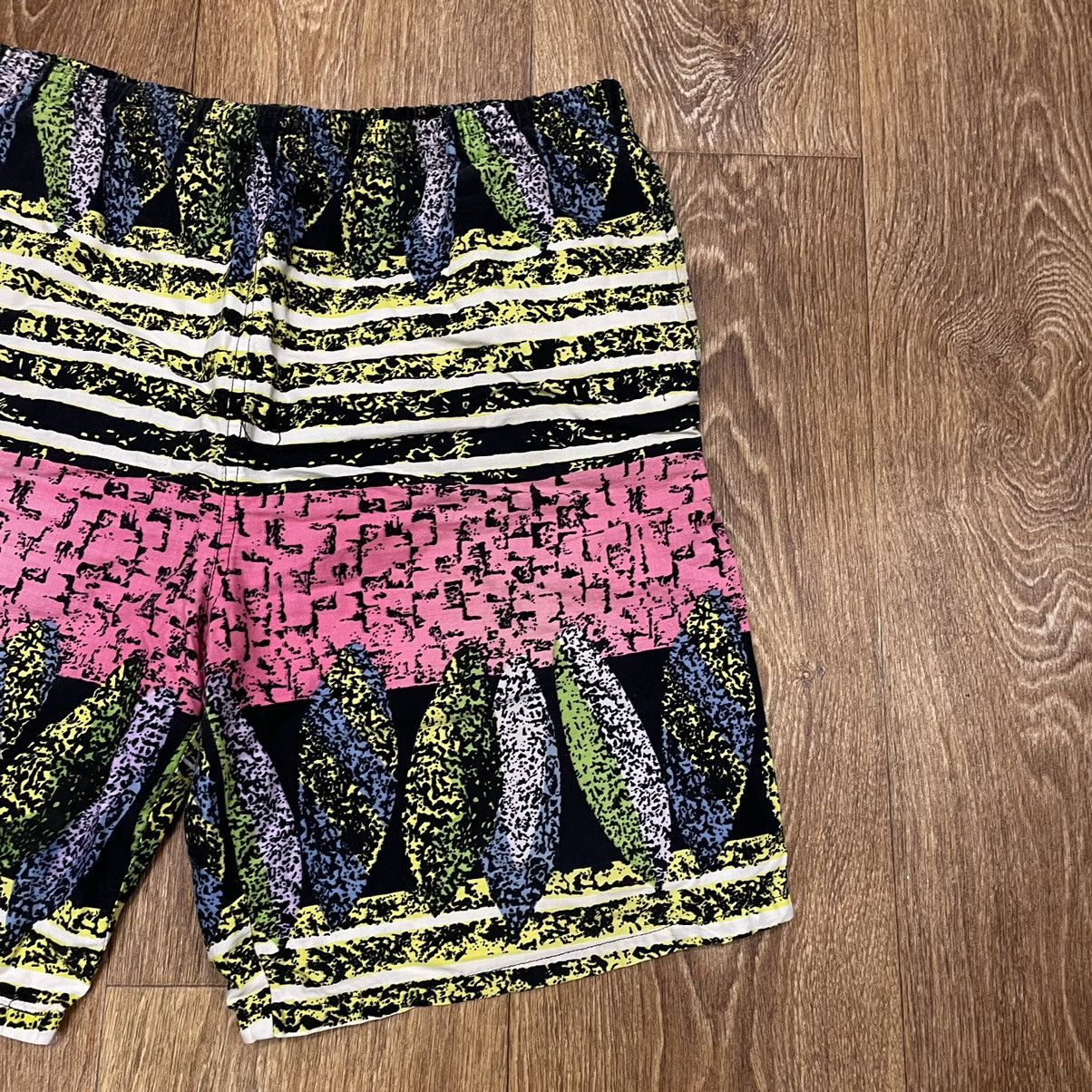 Vintage 90s Shorts Y2K Art Hawaii Swim 34