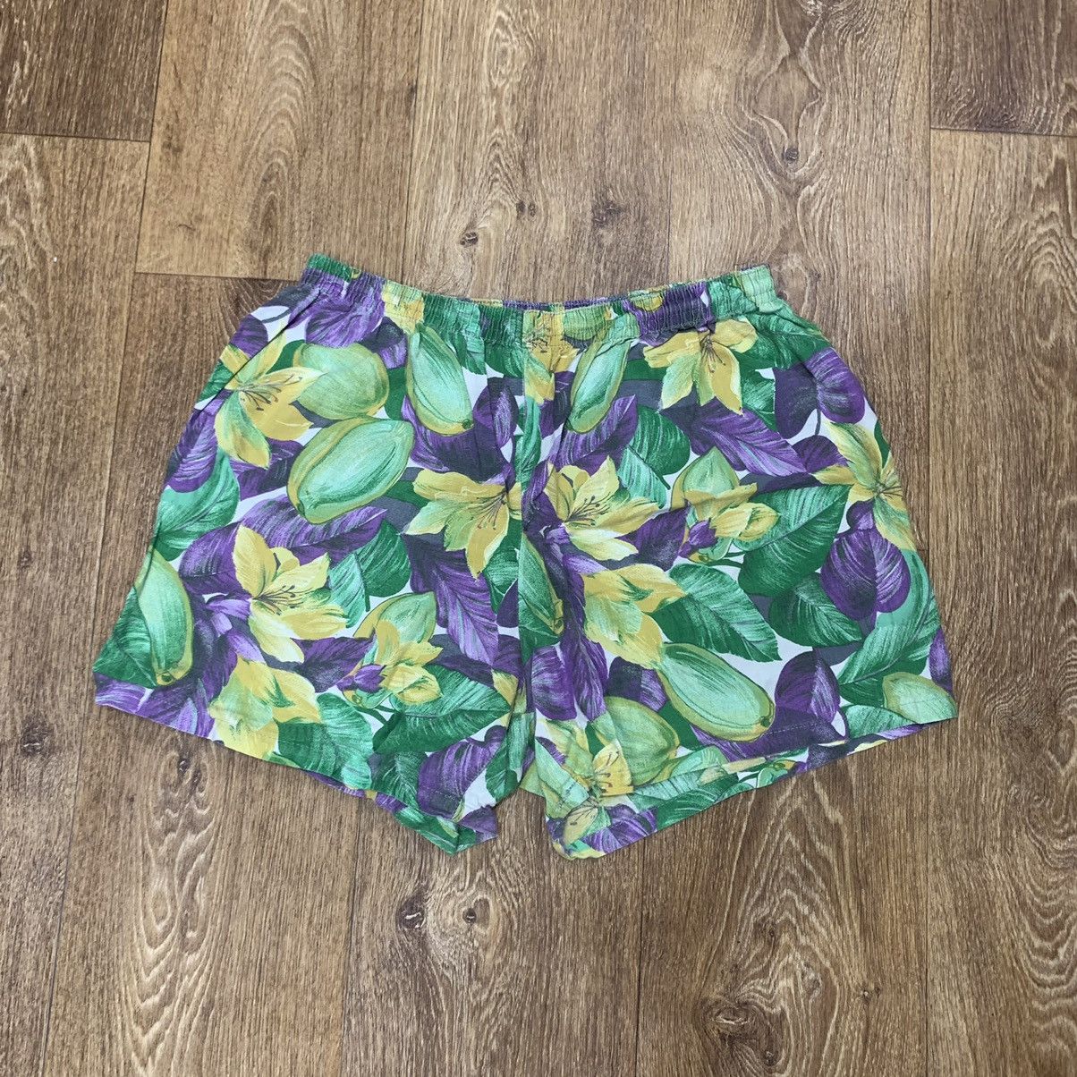 Vintage Vintage 90s Floral All Over Print Shorts Rave Y2K Baggy 31 Size US 31 - 1 Thumbnail