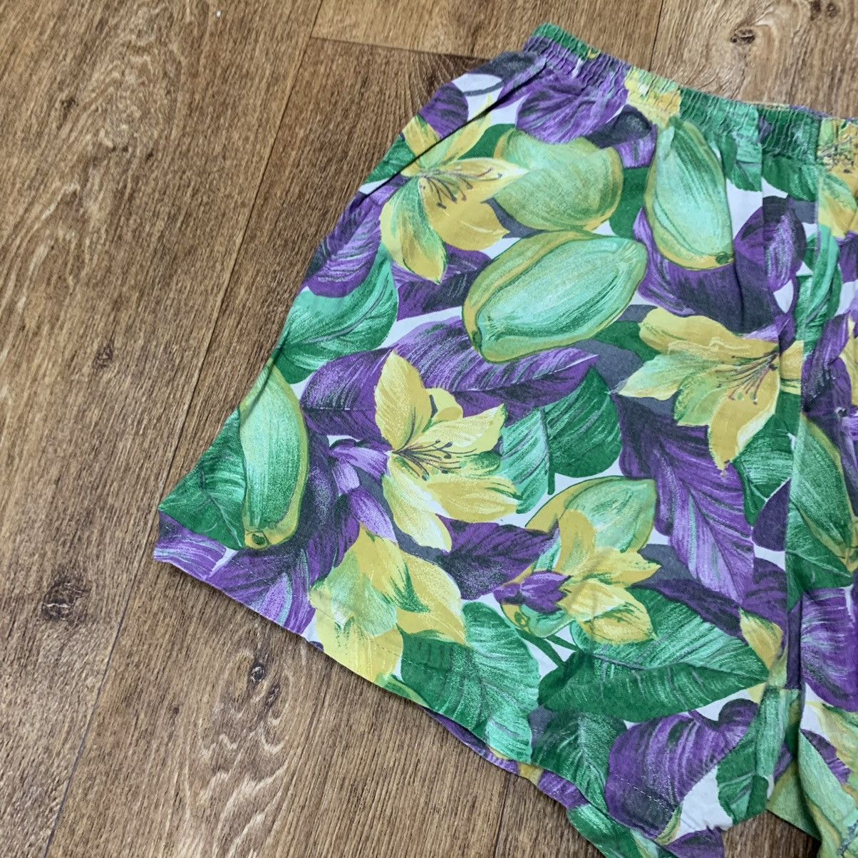 Vintage Vintage 90s Floral All Over Print Shorts Rave Y2K Baggy 31 Size US 31 - 4 Thumbnail