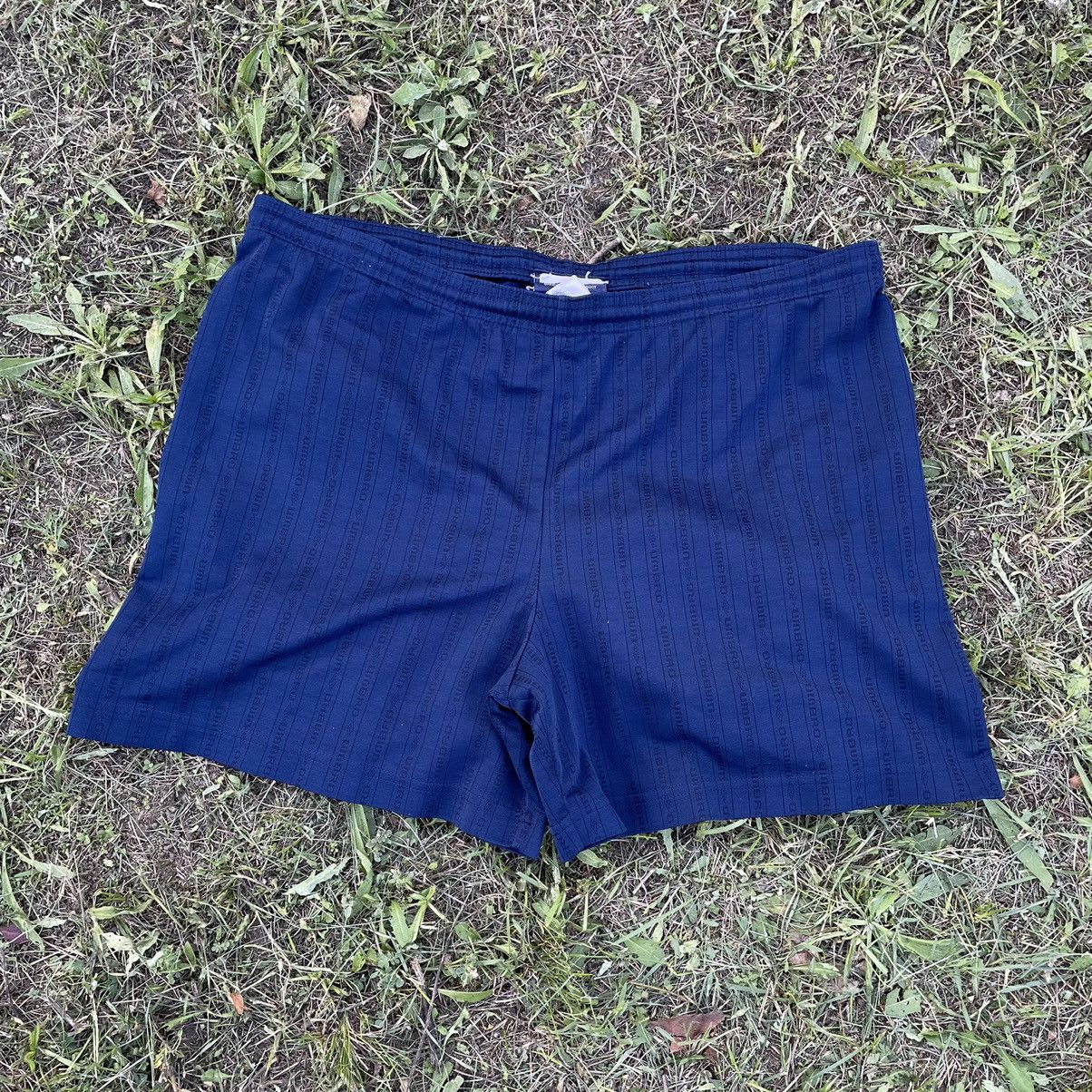 Vintage Vintage 90s Umbro Shorts Streetwear Baggy Navy Sun Faded 34 Size US 34 / EU 50 - 1 Thumbnail