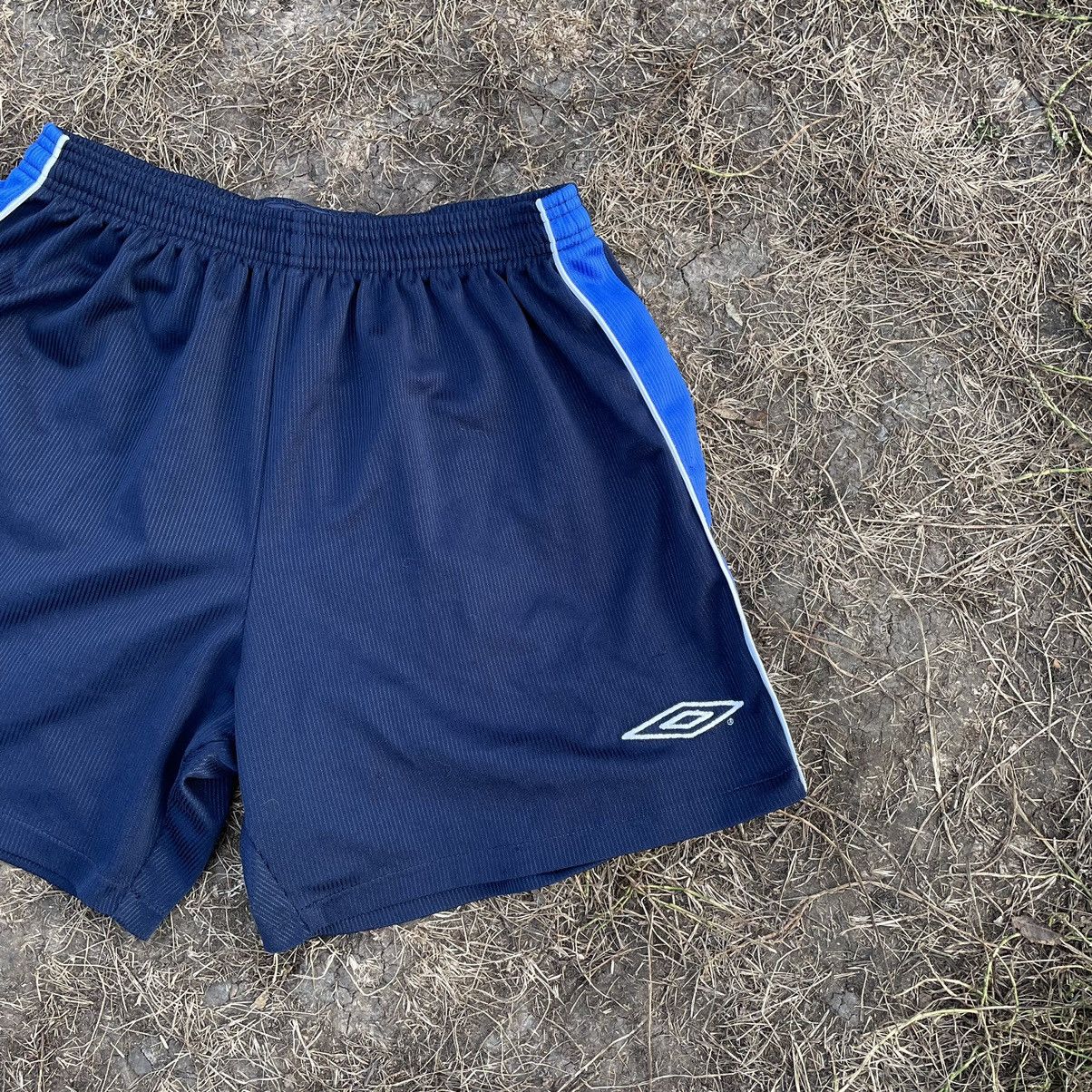 Vintage Vintage Y2K Umbro Navy Baggy Shorts Streetwear Graphic 36 Size US 36 / EU 52 - 2 Thumbnail