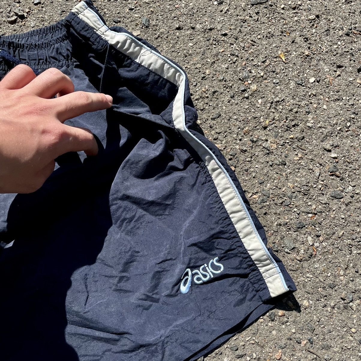 Vintage Vintage Y2K Asics Baggy Shorts Streetwear Navy Logo Faded 34 Size US 34 / EU 50 - 4 Thumbnail