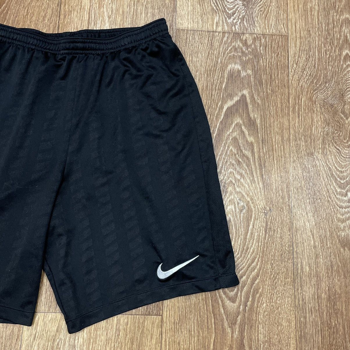 Vintage Vintage Nike Swoosh Shorts Y2K Streetwear Skate Black Boxy M Size US 32 / EU 48 - 3 Thumbnail
