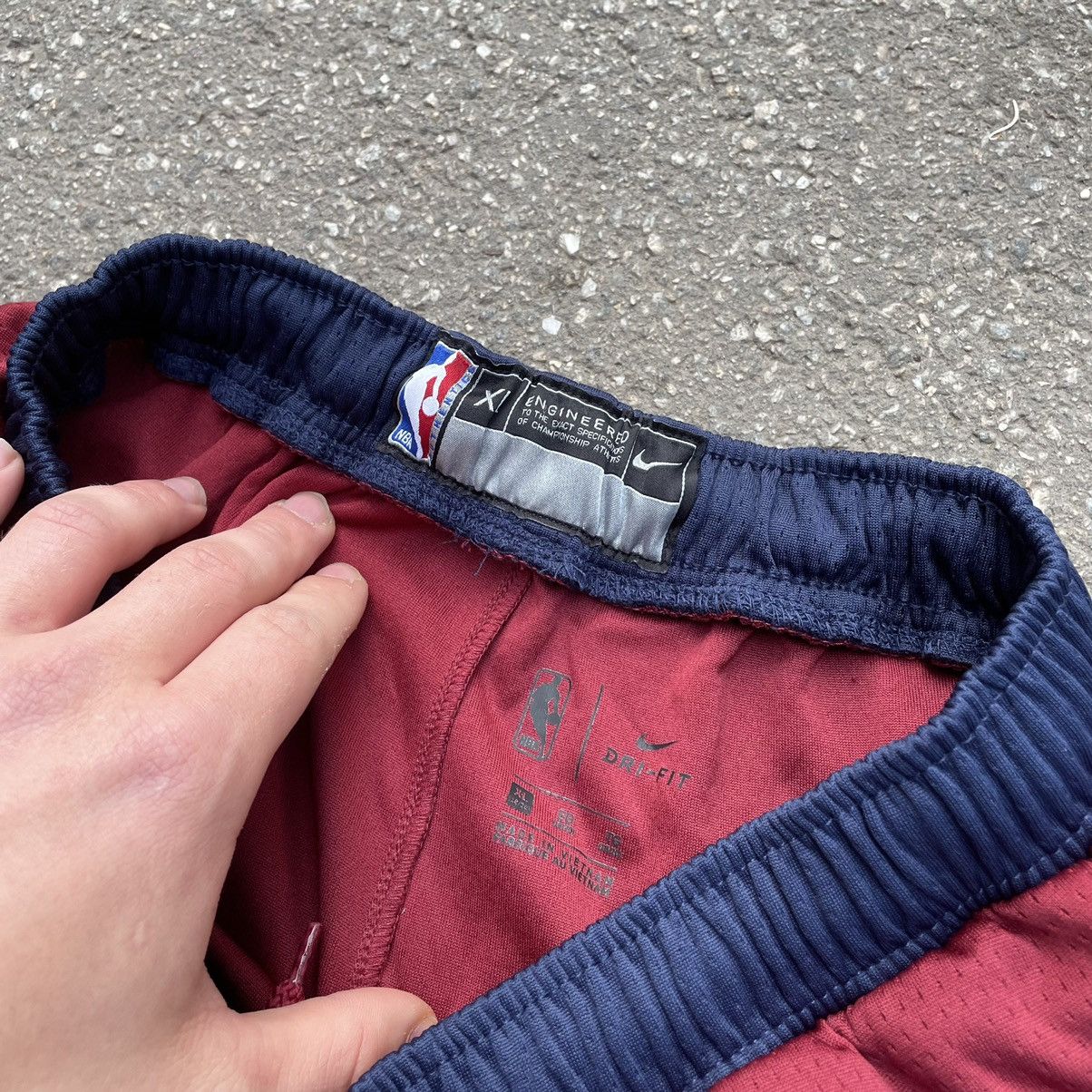 Vintage Vintage NBA Maroon Basketball Shorts Streetwear Y2K Faded 32 Size US 32 / EU 48 - 6 Thumbnail