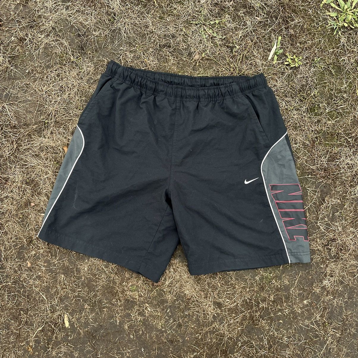 Nike Vintage Y2K Nike Swoosh Logo Shorts Streetwear Sports Casual Size US 34 / EU 50 - 1 Thumbnail