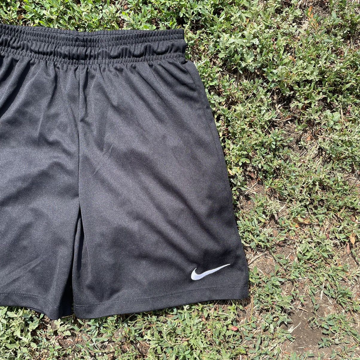 Vintage Vintage 90s Nike Swoosh Shorts Streetwear Skate Black 29 Size US 29 - 2 Thumbnail