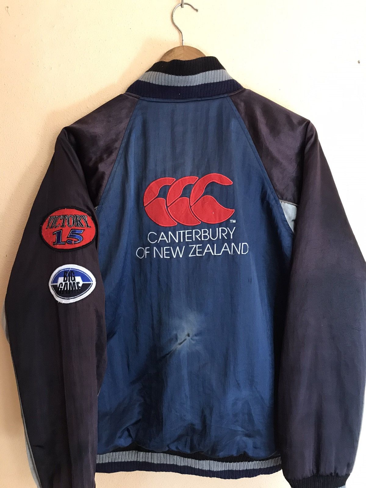 Canterbury of New Zealand VINTAGE CANTERBURY OF NEW ZEALAND BIG GAME VICTOR SUN FADED Size US L / EU 52-54 / 3 - 9 Thumbnail