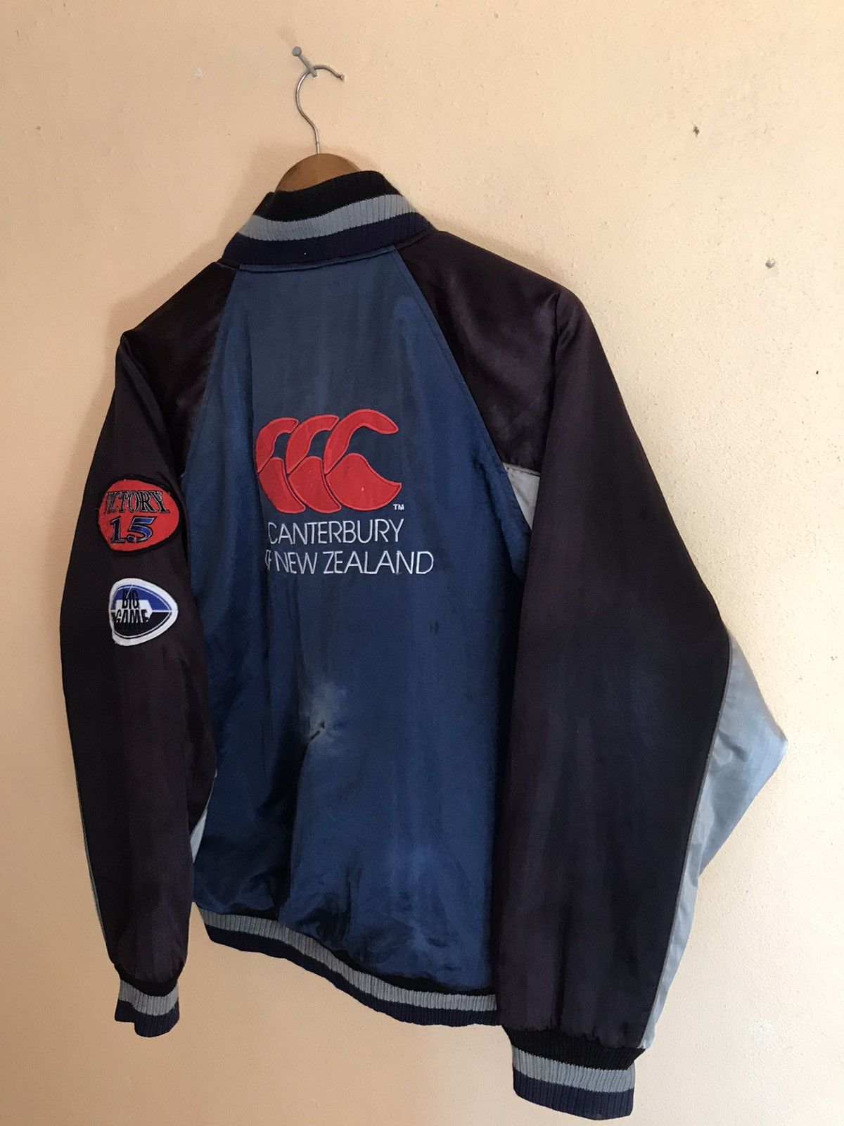 Canterbury of New Zealand VINTAGE CANTERBURY OF NEW ZEALAND BIG GAME VICTOR SUN FADED Size US L / EU 52-54 / 3 - 4 Thumbnail