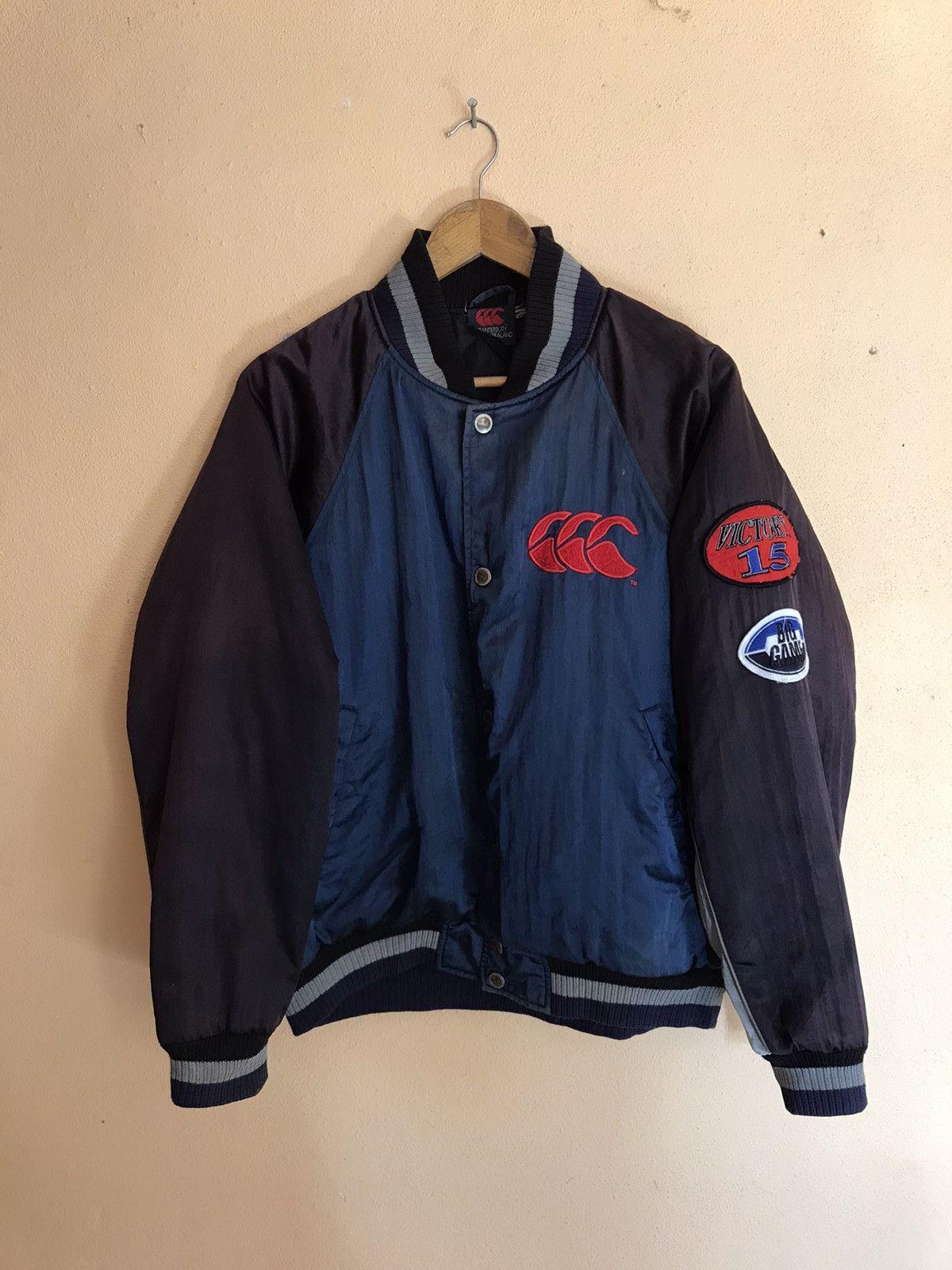 Canterbury of New Zealand VINTAGE CANTERBURY OF NEW ZEALAND BIG GAME VICTOR SUN FADED Size US L / EU 52-54 / 3 - 2 Thumbnail