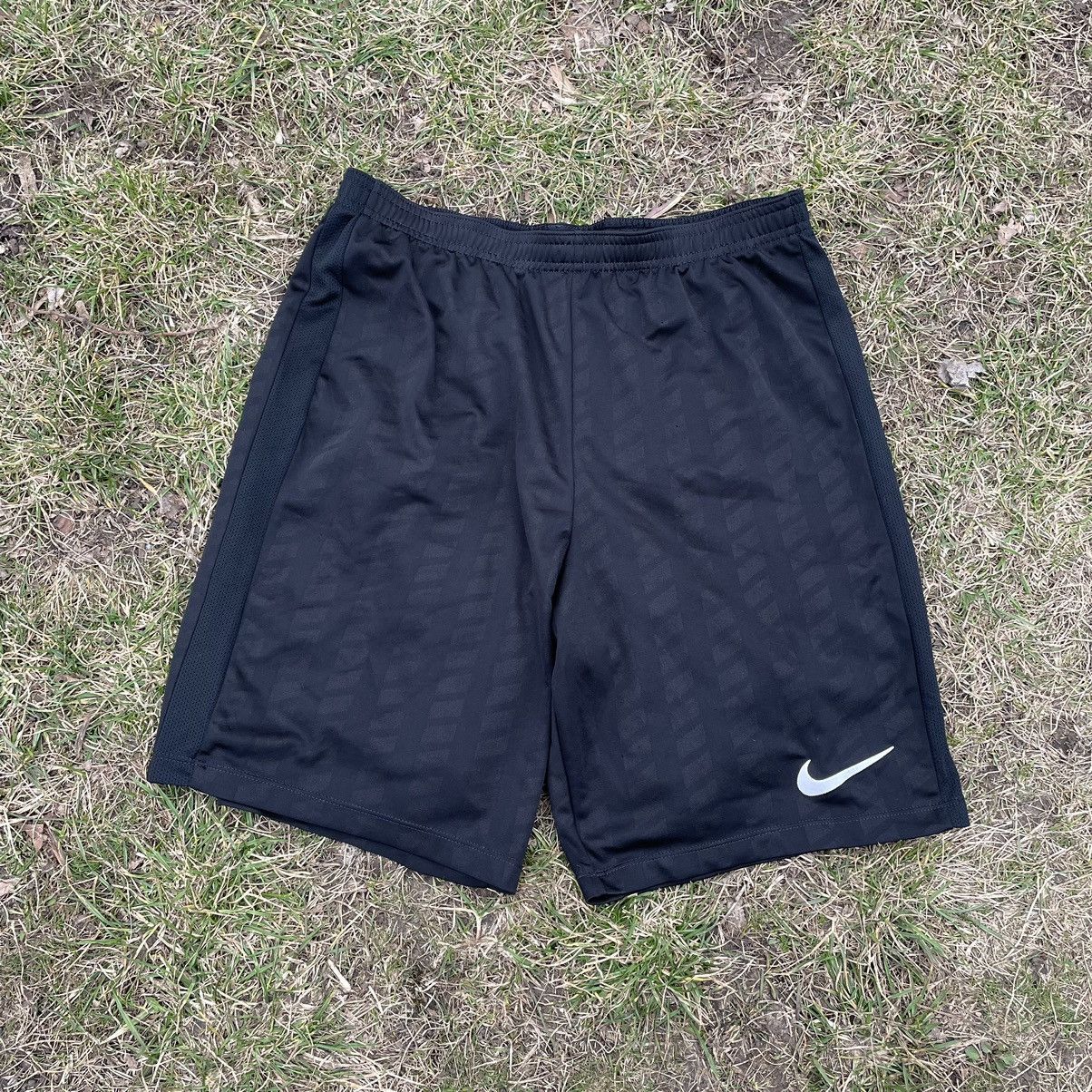 Vintage Vintage Nike Swoosh Shorts Y2K Skate Streetwear Navy Boxy 32 Size US 32 / EU 48 - 2 Thumbnail