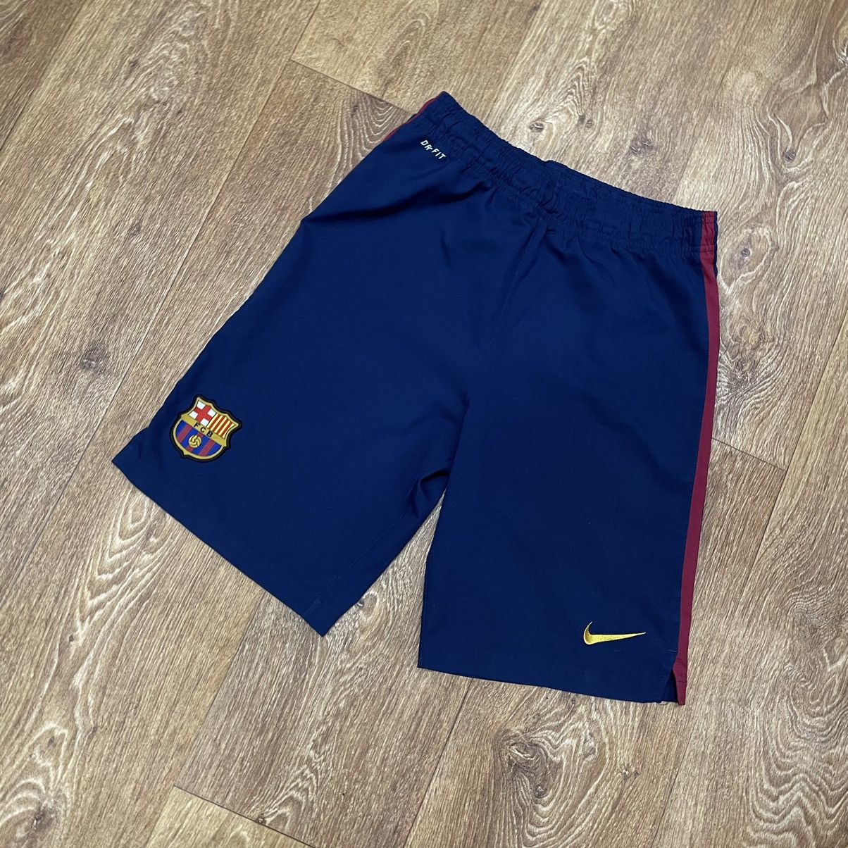 Nike Vintage Nike shorts streetwear swoosh casual y2k size S Size US 29 - 5 Thumbnail