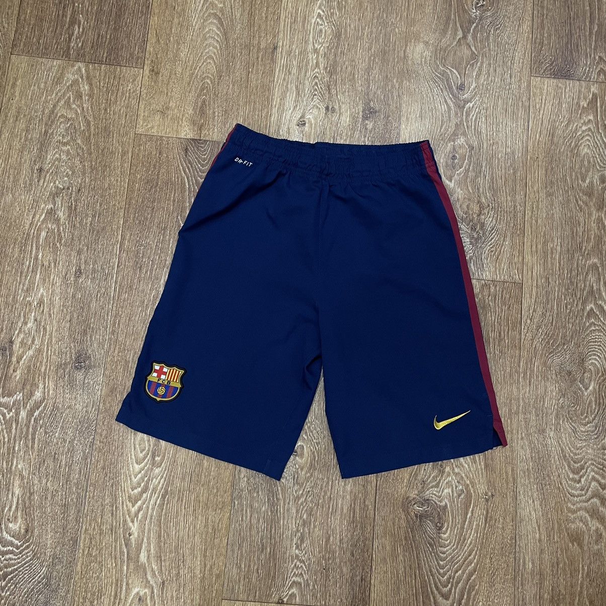Nike Vintage Nike shorts streetwear swoosh casual y2k size S Size US 29 - 1 Thumbnail