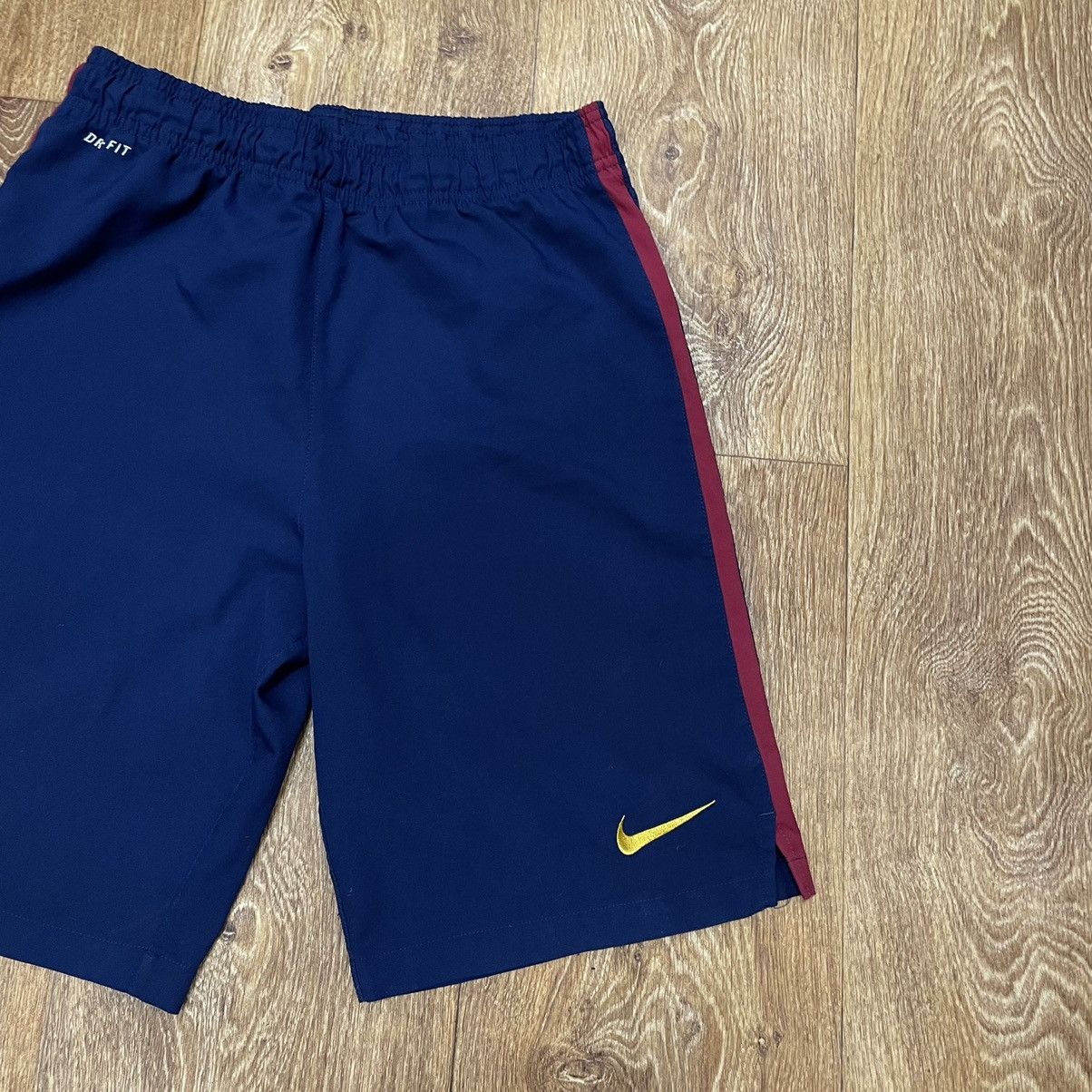 Nike Vintage Nike shorts streetwear swoosh casual y2k size S Size US 29 - 2 Thumbnail