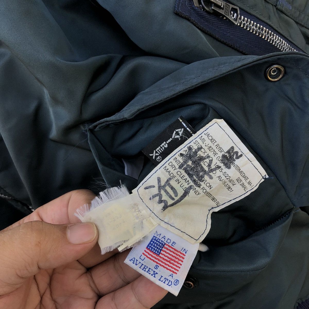 Avirex TRUE VINTAGE TRUE WORN AVIREX BOMBER JACKET Size US S / EU 44-46 / 1 - 11 Thumbnail