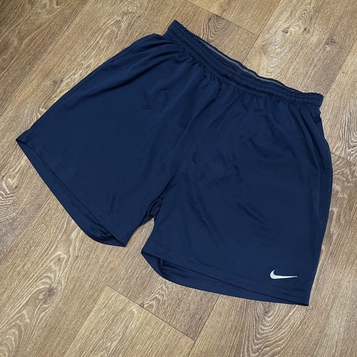 Nike Vintage Nike shorts streetwear swoosh casual y2k size XXL Size US 36 / EU 52 - 2 Thumbnail