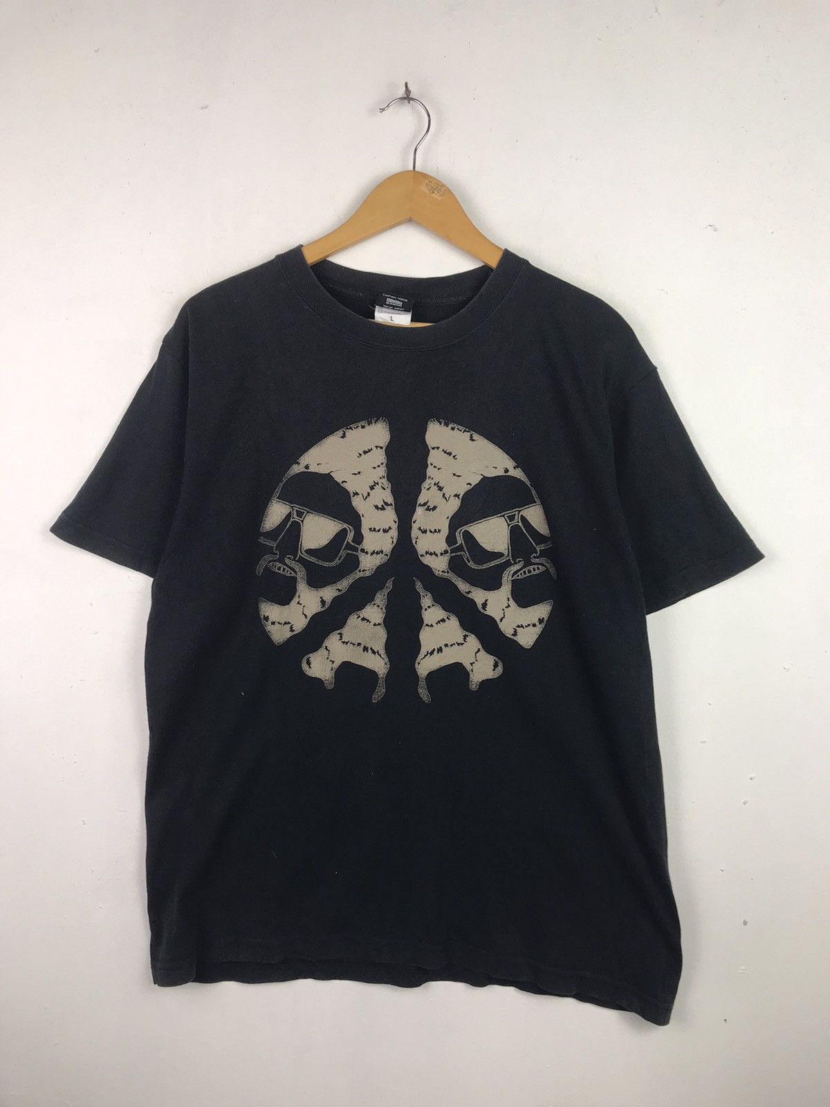 image of Apple x Vintage Tshirt Y2K in Black, Men's (Size Large)