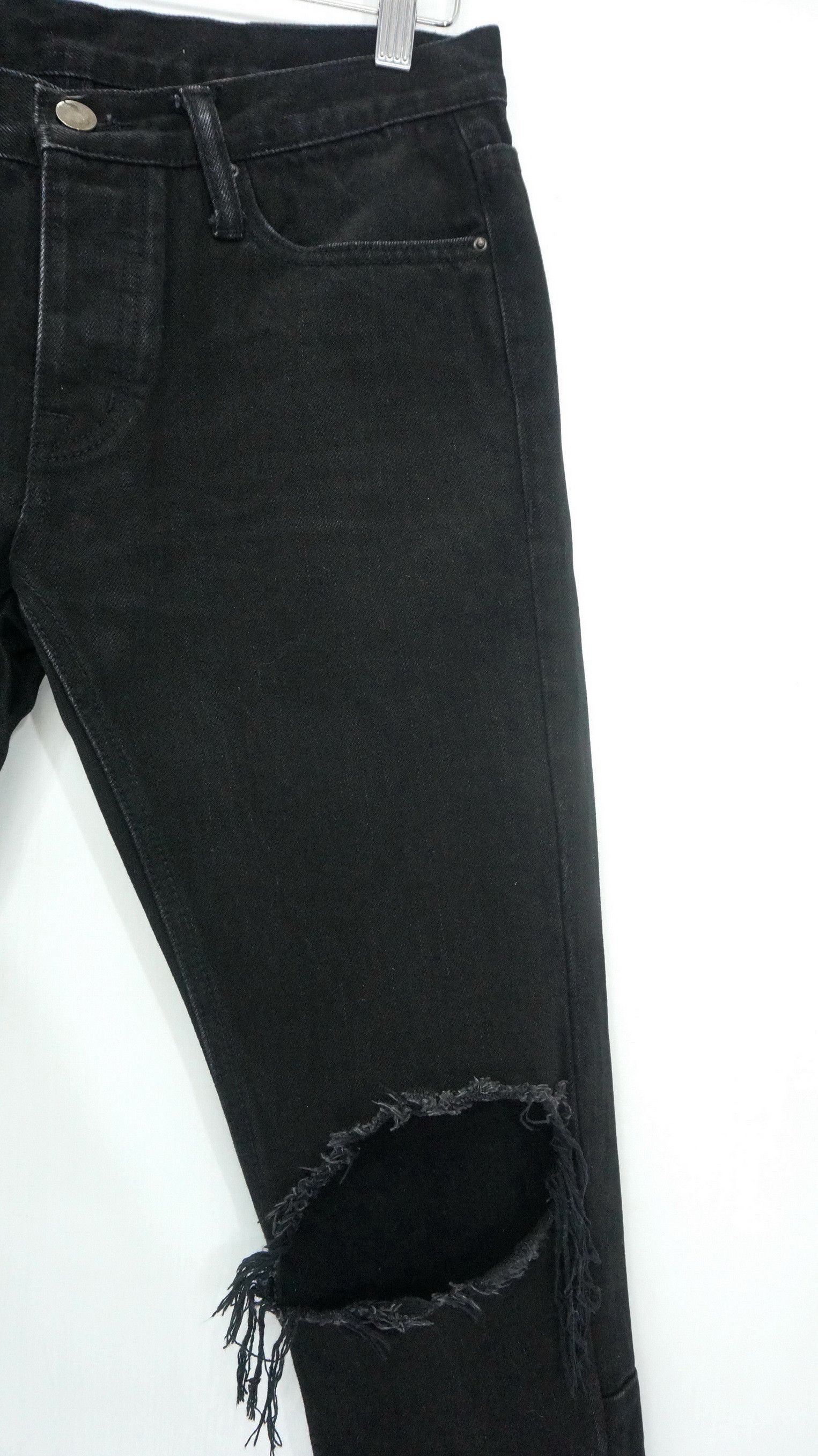 MNML 🔥 MNML Blown Knee Black Crash Denim Size US 29 - 3 Thumbnail