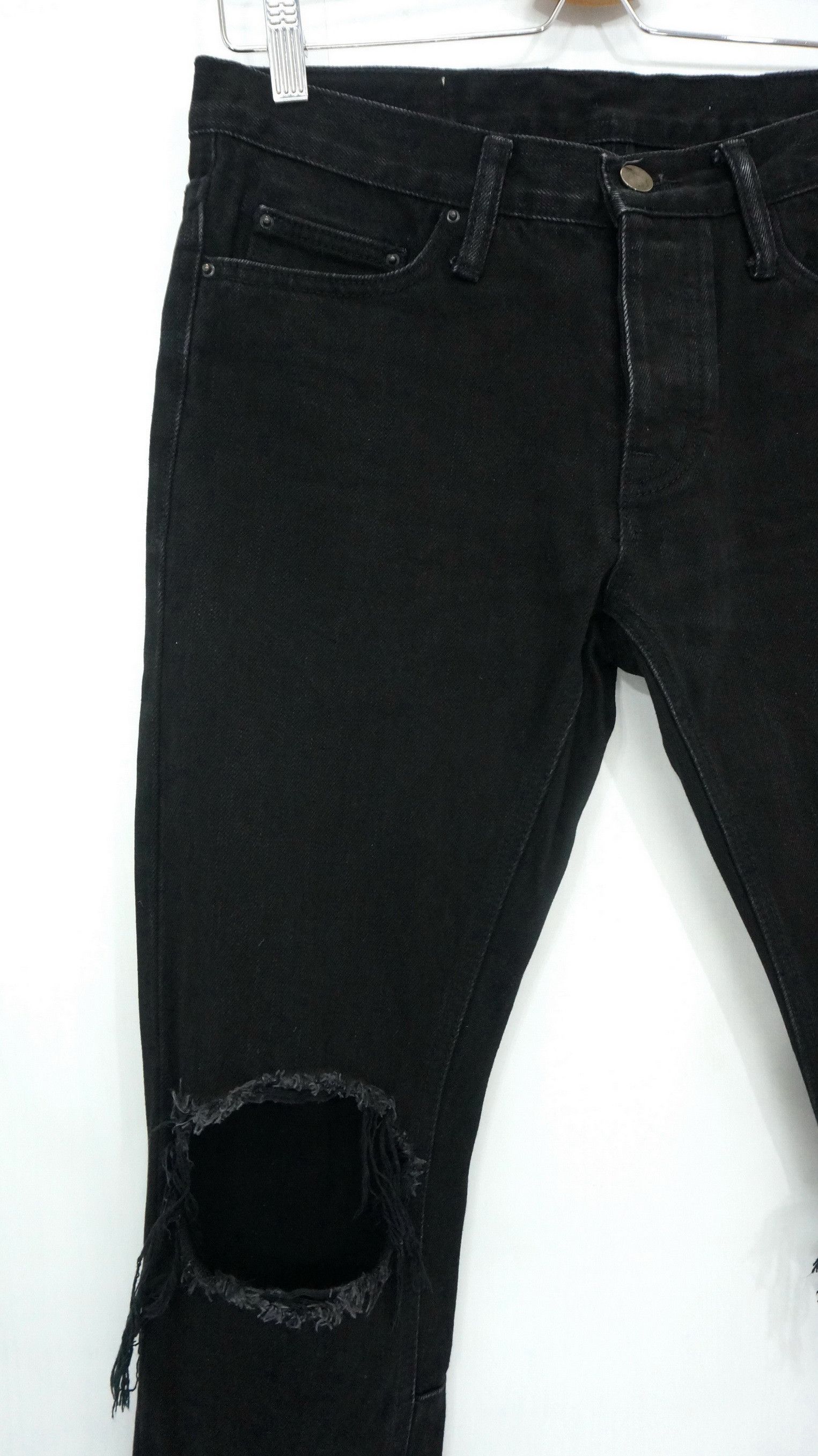 MNML 🔥 MNML Blown Knee Black Crash Denim Size US 29 - 2 Thumbnail