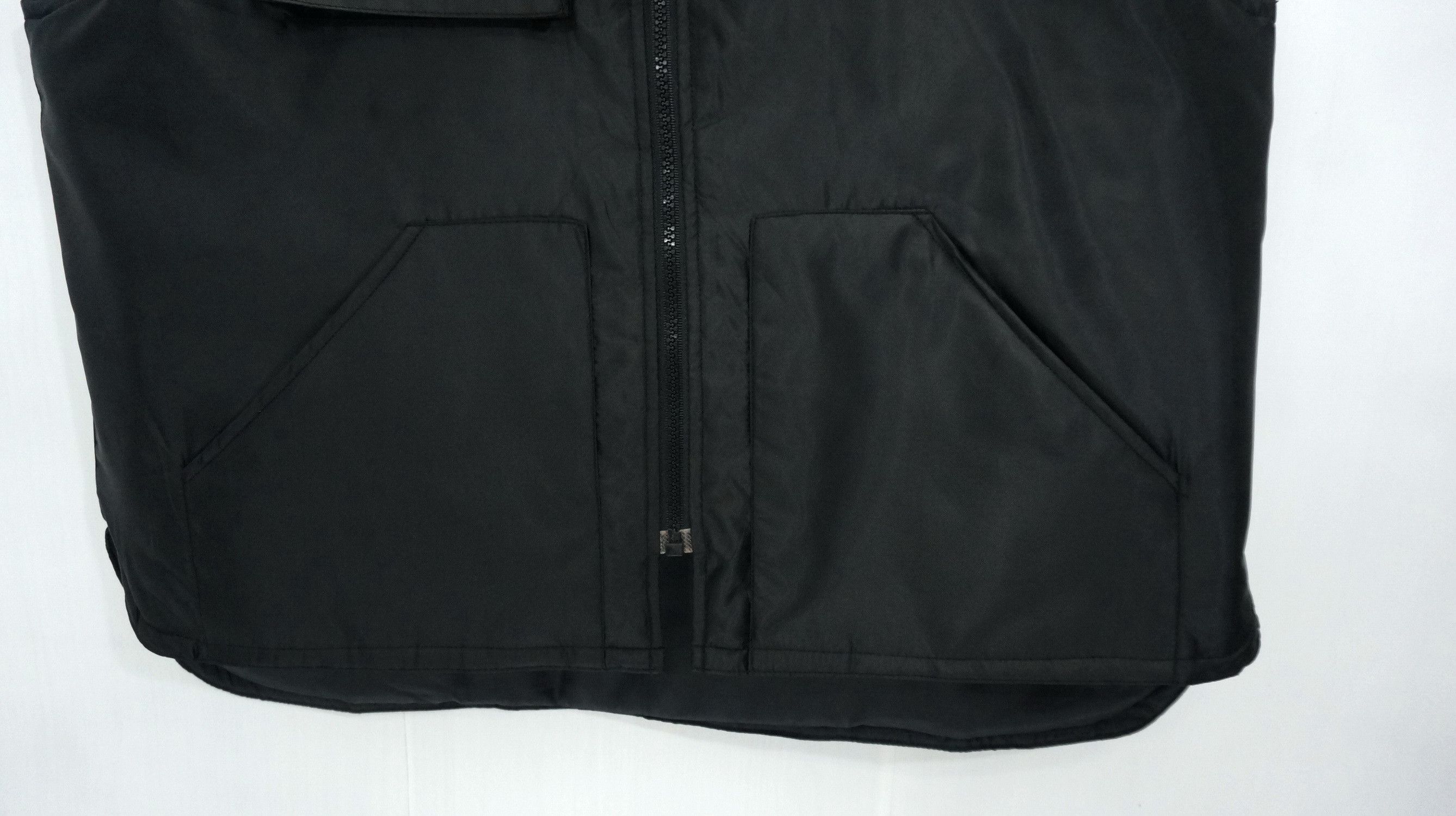 Japanese Brand SUNTORY Light Padded High Neck Black Nylon Vest Size US L / EU 52-54 / 3 - 6 Thumbnail