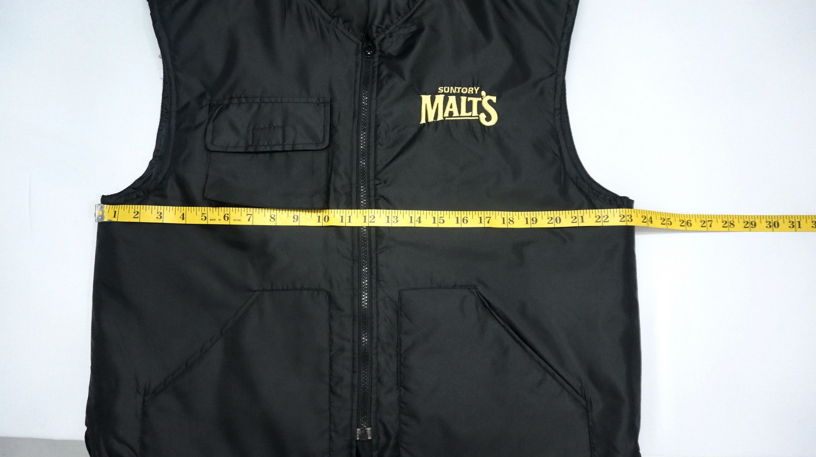 Japanese Brand SUNTORY Light Padded High Neck Black Nylon Vest Size US L / EU 52-54 / 3 - 9 Thumbnail
