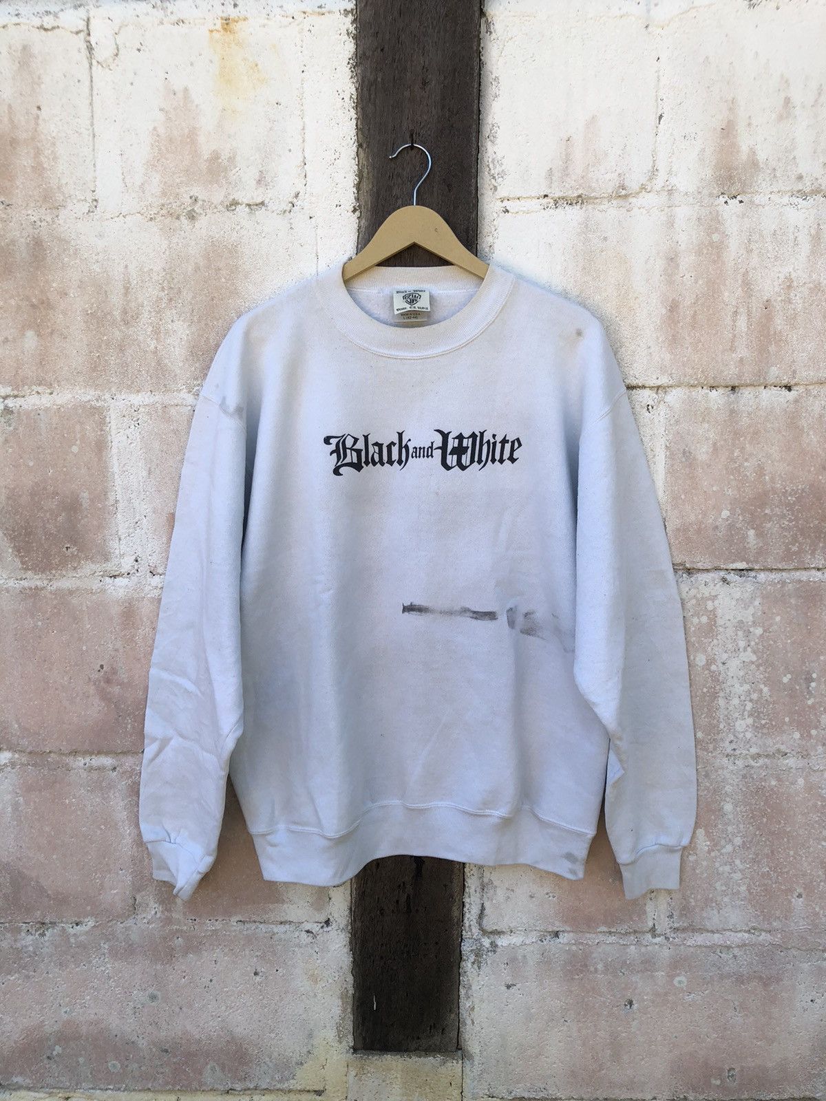 Vintage Vintage Black And White Snowboard Skulls Sweatshirt Size US L / EU 52-54 / 3 - 3 Thumbnail