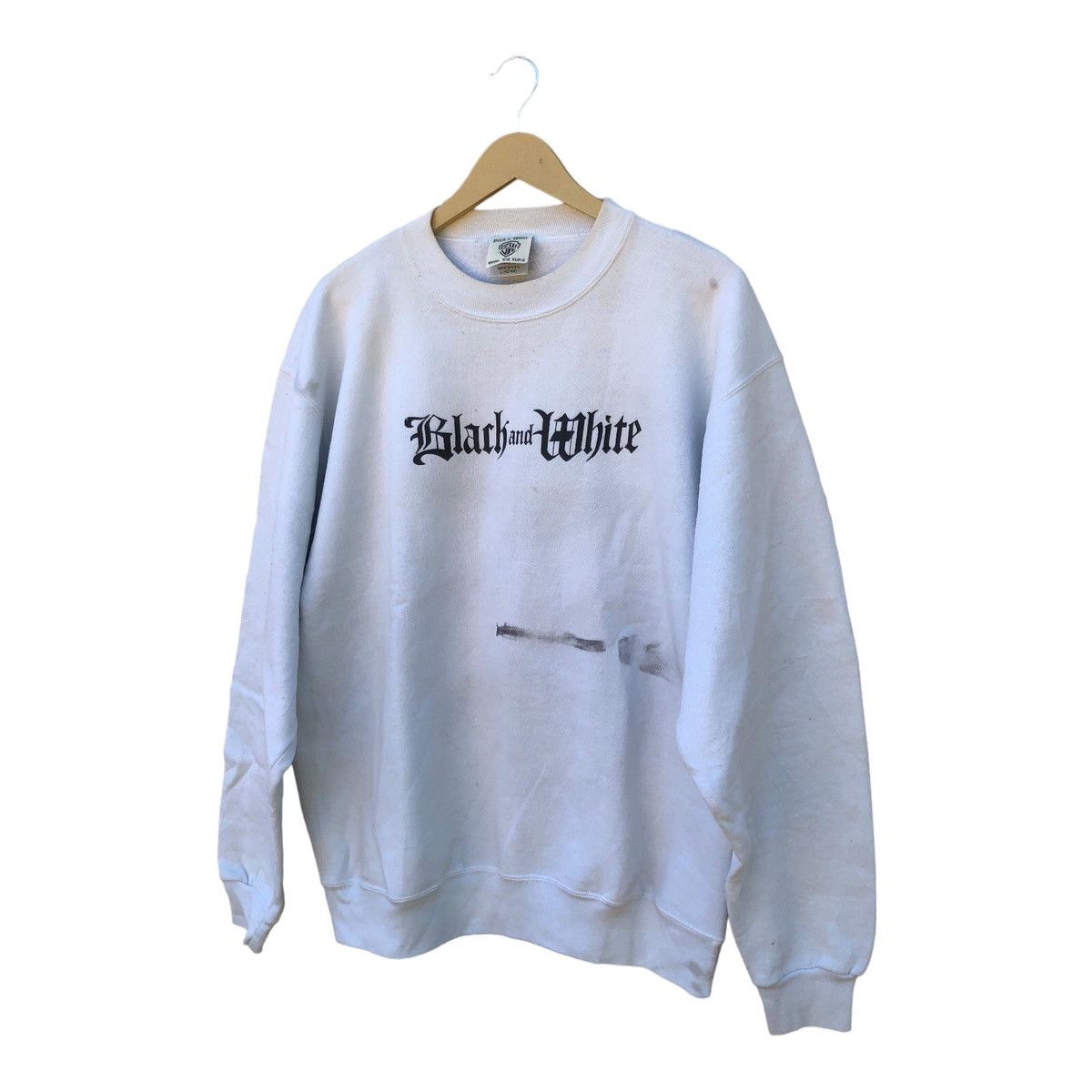 Vintage Vintage Black And White Snowboard Skulls Sweatshirt Size US L / EU 52-54 / 3 - 2 Thumbnail