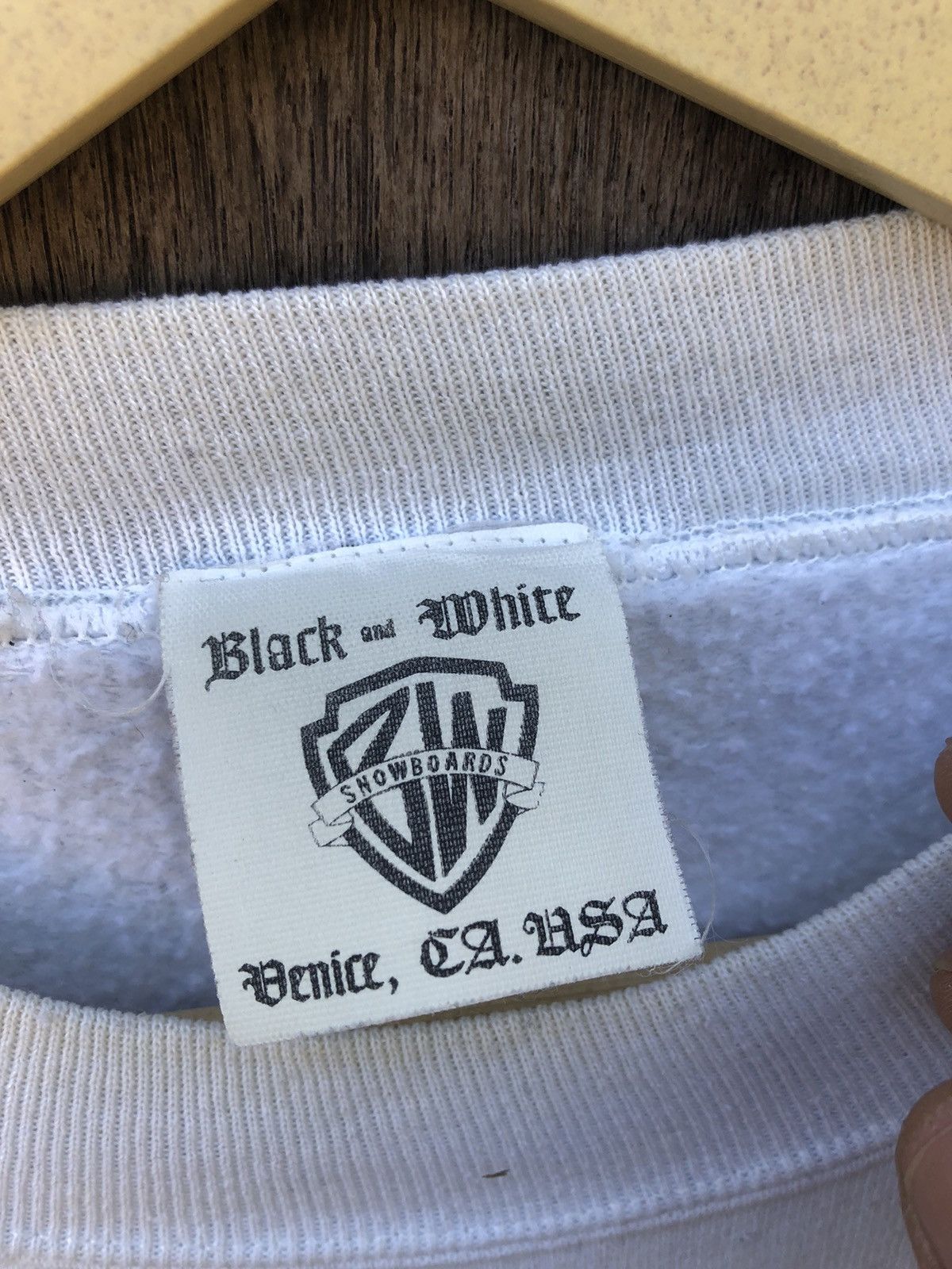 Vintage Vintage Black And White Snowboard Skulls Sweatshirt Size US L / EU 52-54 / 3 - 7 Thumbnail