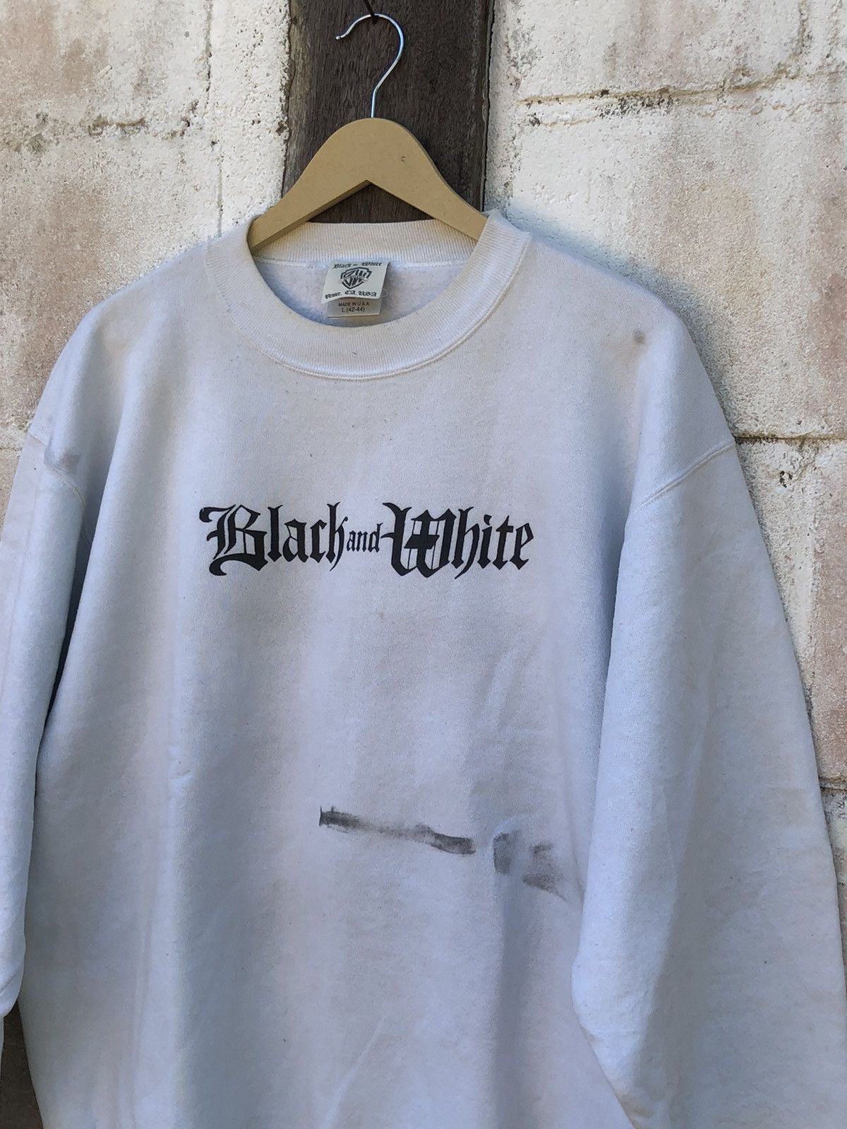 Vintage Vintage Black And White Snowboard Skulls Sweatshirt Size US L / EU 52-54 / 3 - 4 Thumbnail