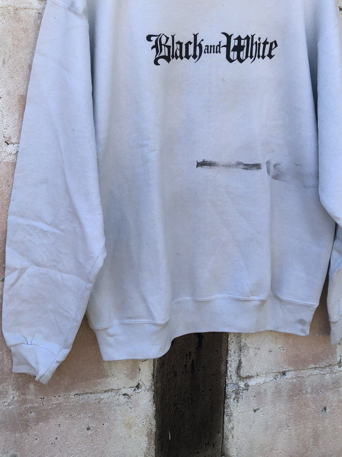 Vintage Vintage Black And White Snowboard Skulls Sweatshirt Size US L / EU 52-54 / 3 - 5 Thumbnail