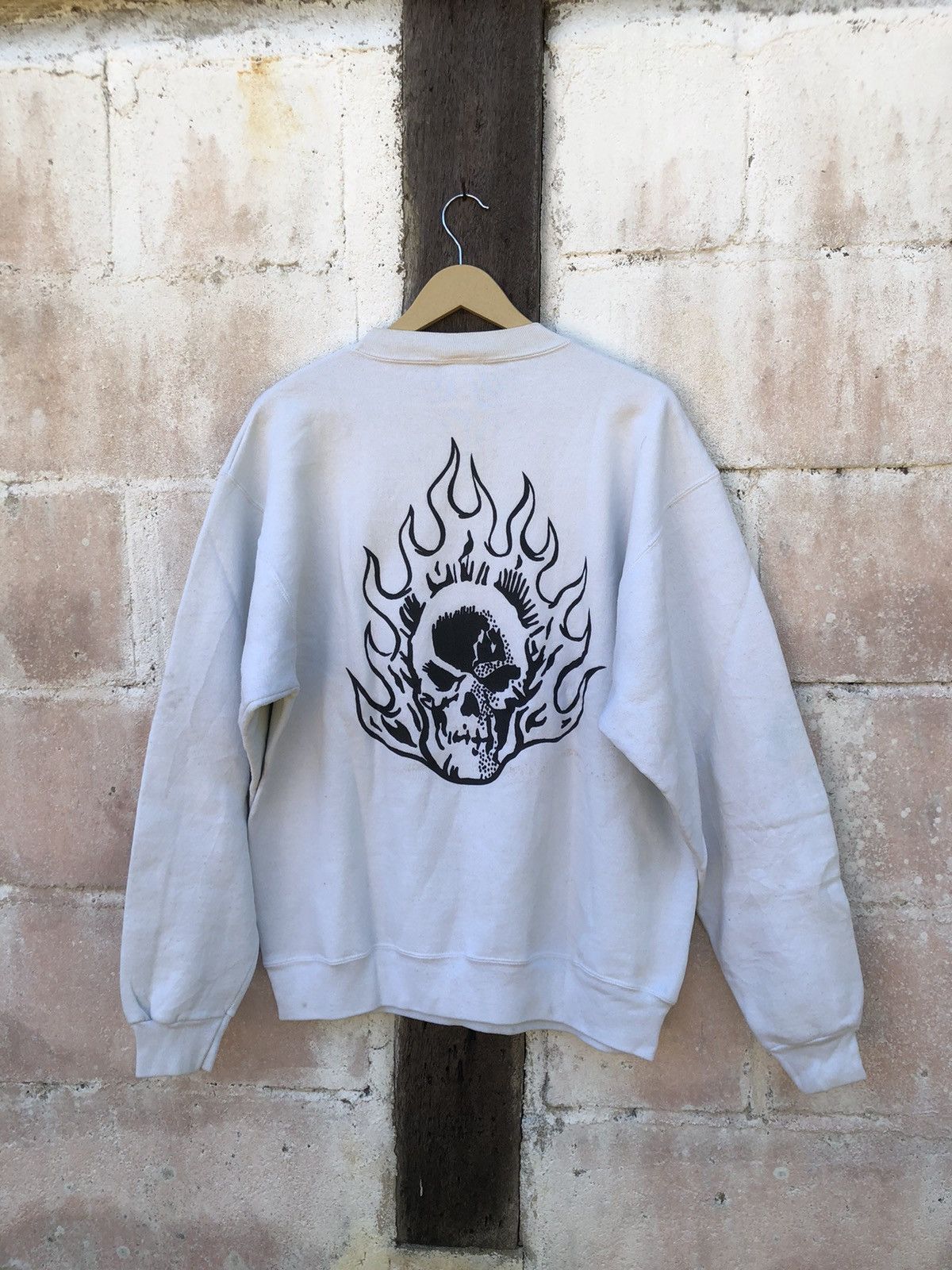 Vintage Vintage Black And White Snowboard Skulls Sweatshirt Size US L / EU 52-54 / 3 - 6 Thumbnail