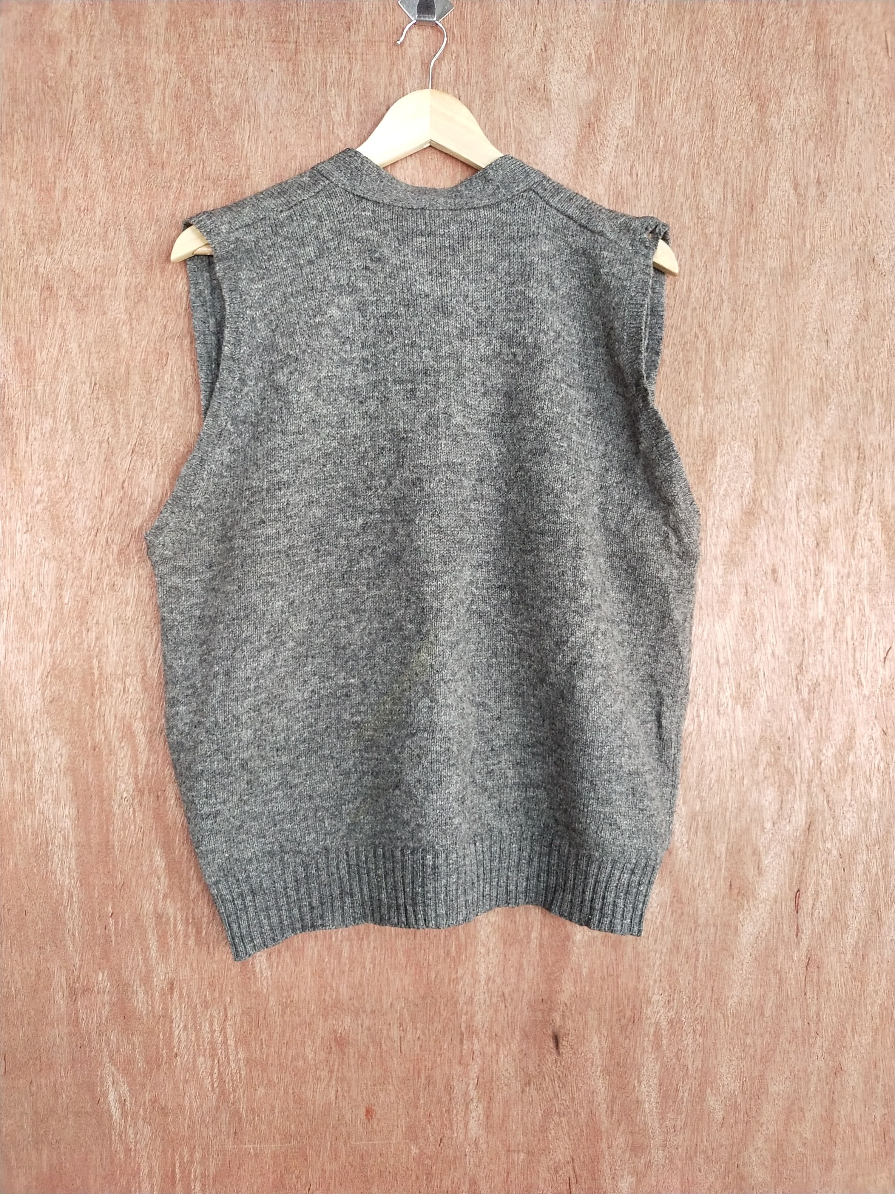 Vintage Pure British Wool sleeveless cardigan knit distressed #S154 Size US L / EU 52-54 / 3 - 9 Thumbnail