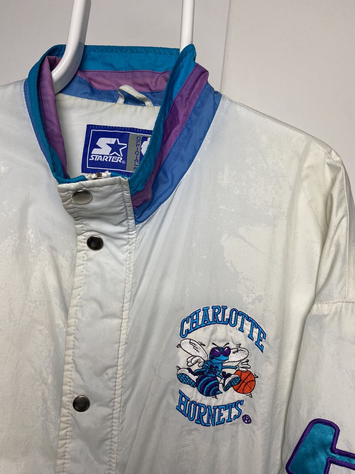 NBA × Starter × Vintage Charlotte Hornets Vintage big logo starter white jacket Size US XL / EU 56 / 4 - 2 Thumbnail