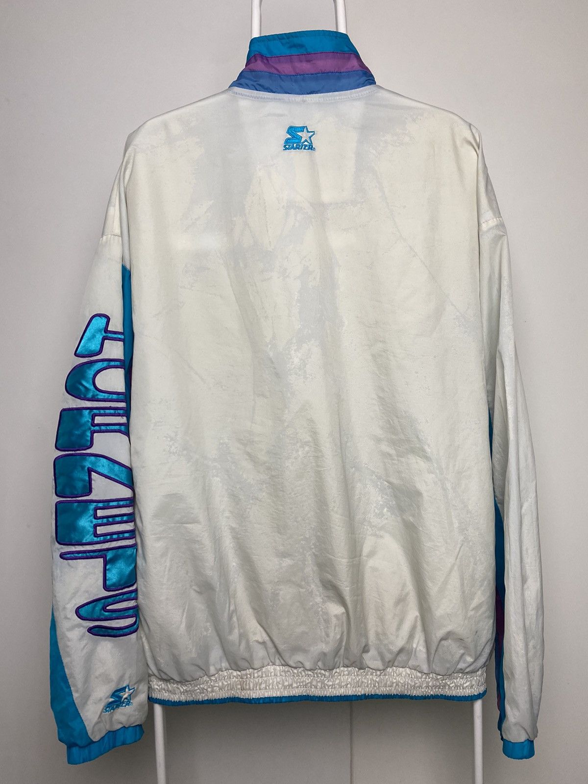 NBA × Starter × Vintage Charlotte Hornets Vintage big logo starter white jacket Size US XL / EU 56 / 4 - 9 Thumbnail