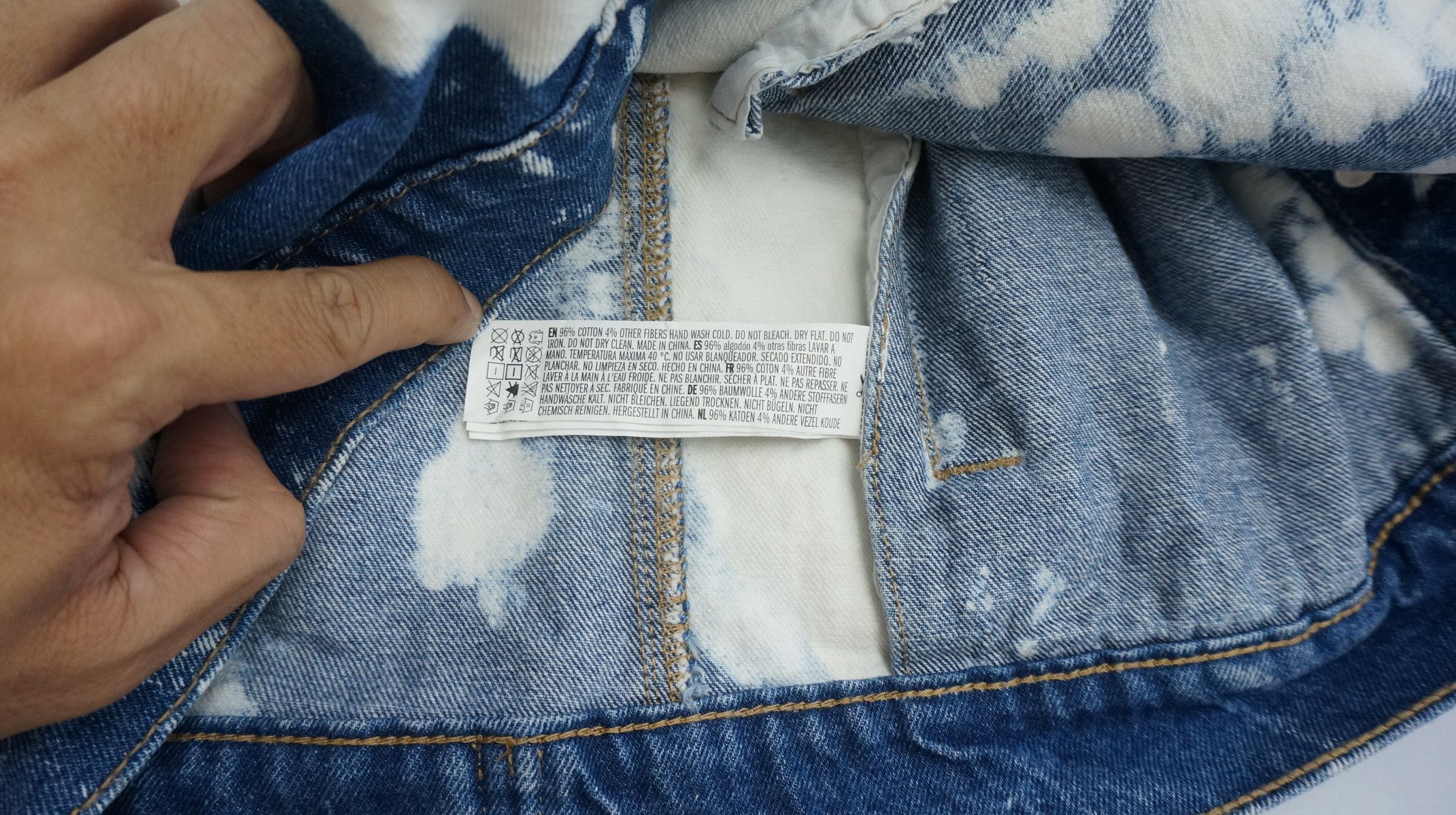 Forever 21 F21 Artist Bleach Dye Washed Sleeveless Denim Jacket Size US M / EU 48-50 / 2 - 10 Thumbnail