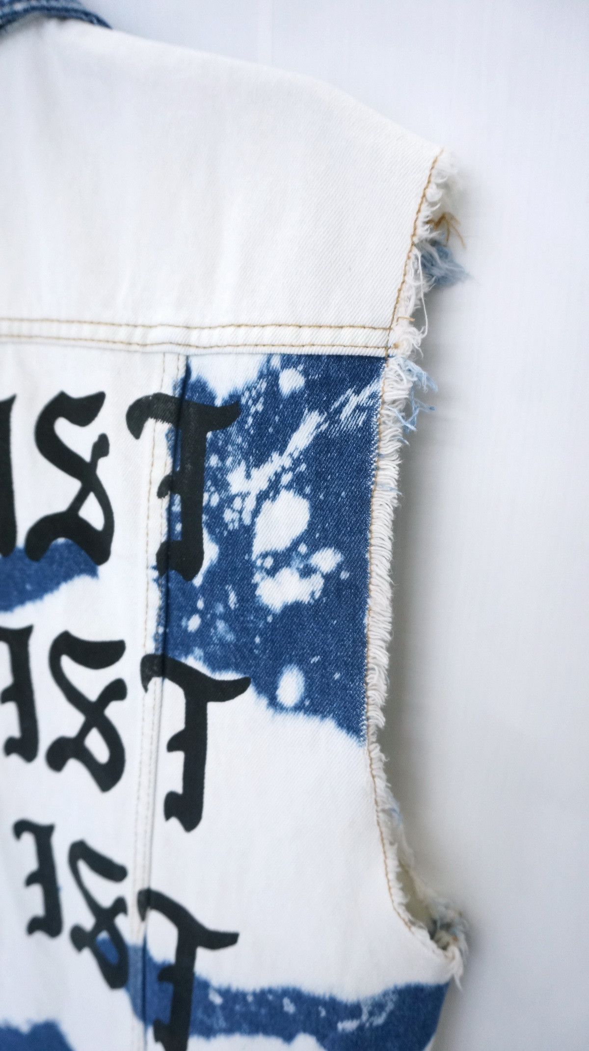 Forever 21 F21 Artist Bleach Dye Washed Sleeveless Denim Jacket Size US M / EU 48-50 / 2 - 9 Thumbnail