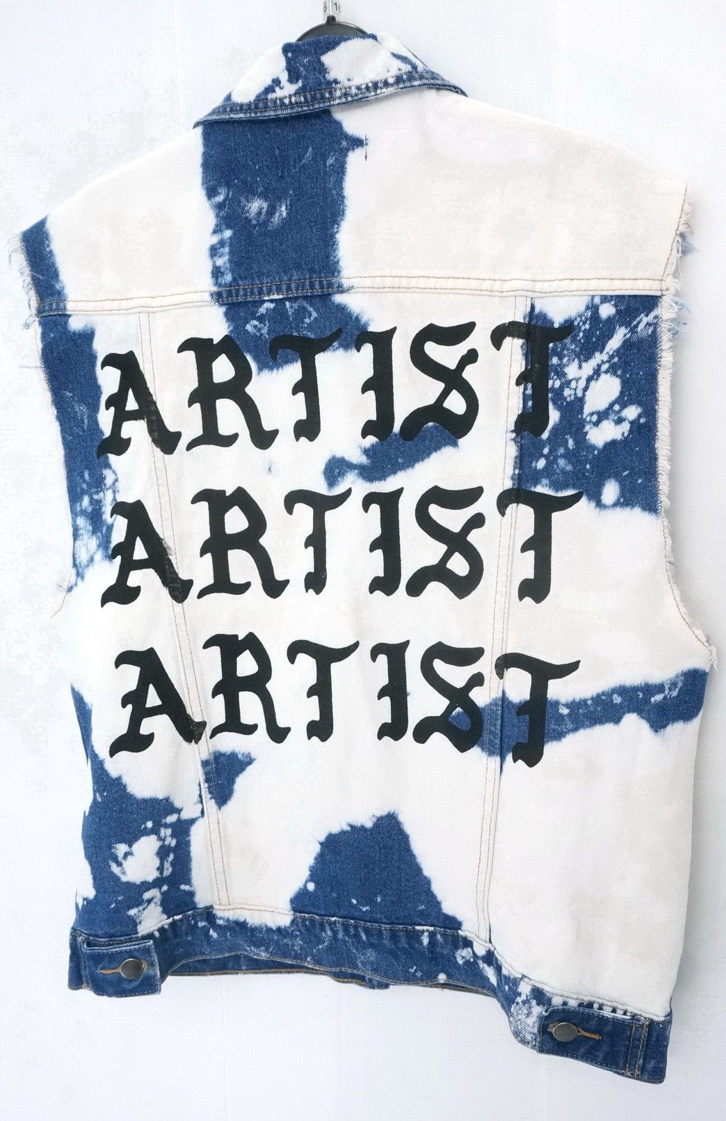 image of Distressed Denim x Forever 21 F21 Artist Bleach Dye Washed Sleeveless Denim Jacket in Blue White (S