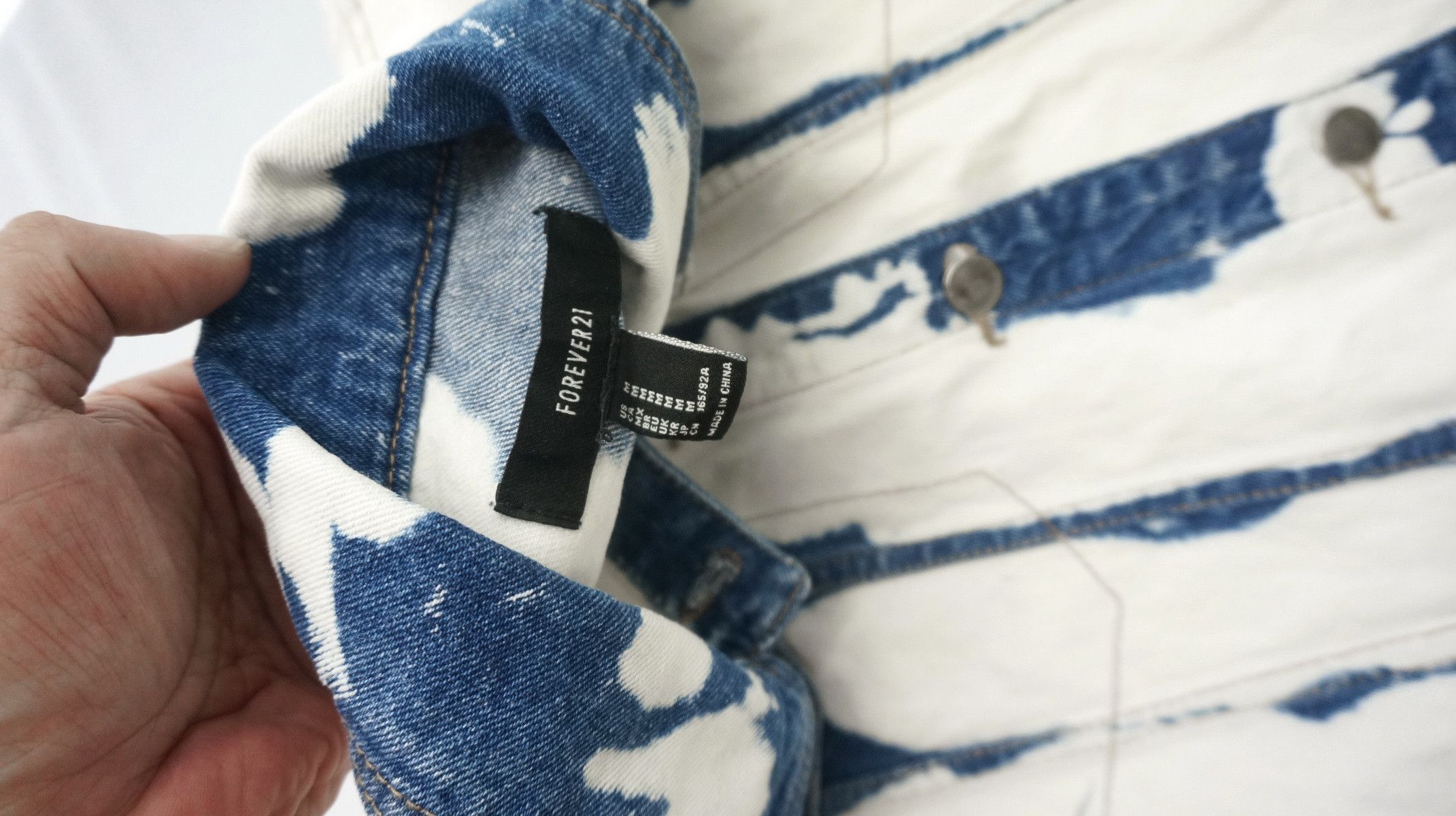 Forever 21 F21 Artist Bleach Dye Washed Sleeveless Denim Jacket Size US M / EU 48-50 / 2 - 8 Thumbnail