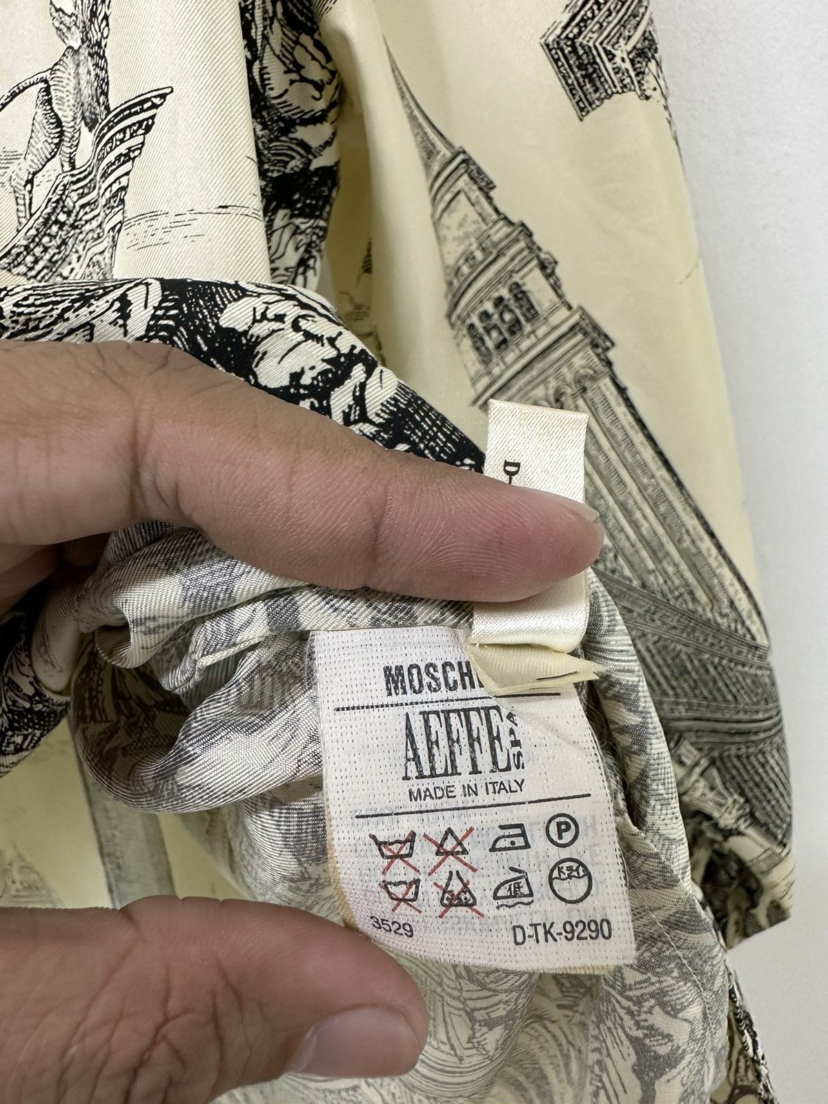 Moschino Luxury Moschino Button Ups Silk Shirt Full Print Roman City Size M / US 6-8 / IT 42-44 - 11 Thumbnail