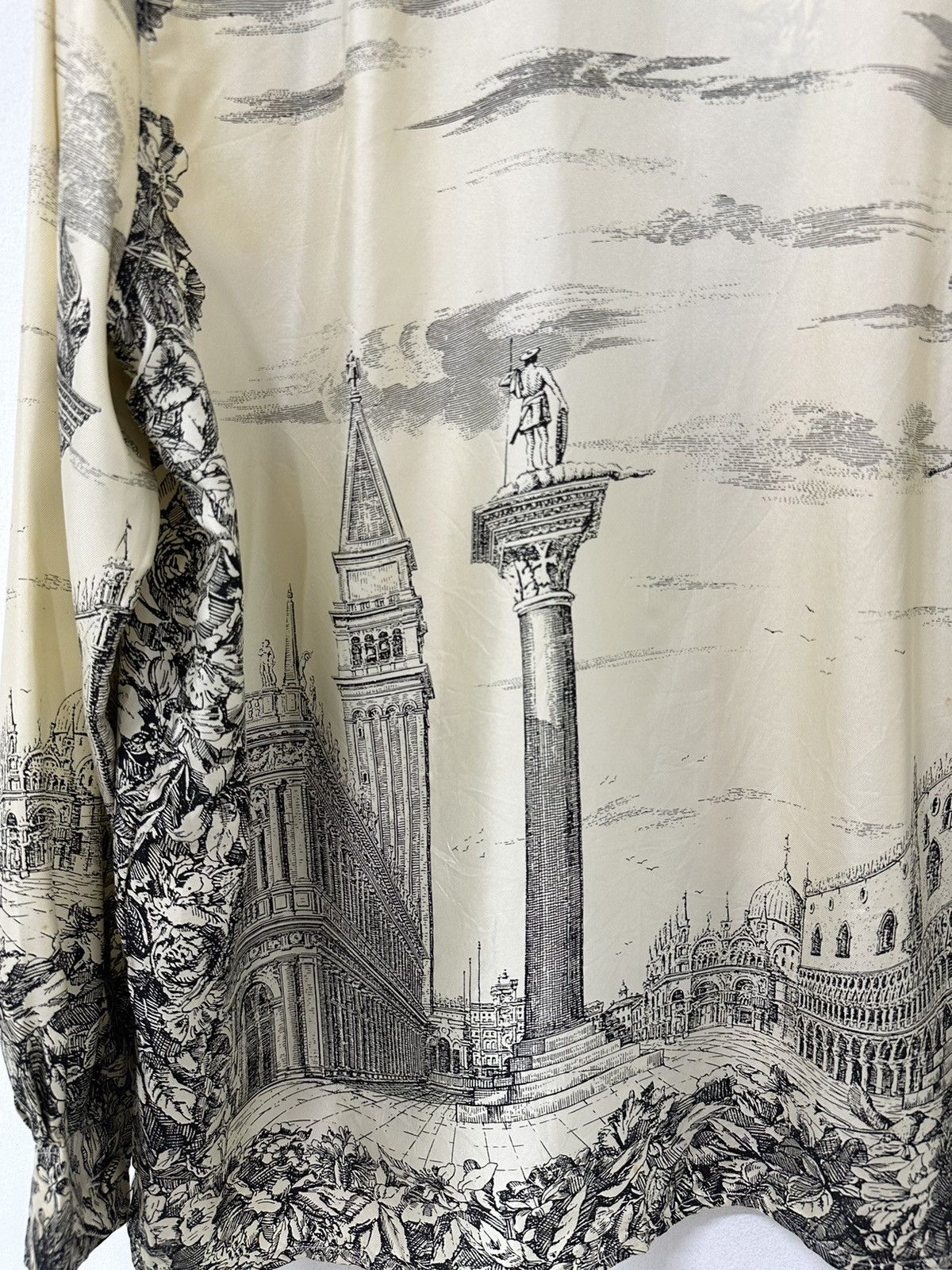 Moschino Luxury Moschino Button Ups Silk Shirt Full Print Roman City Size M / US 6-8 / IT 42-44 - 6 Thumbnail
