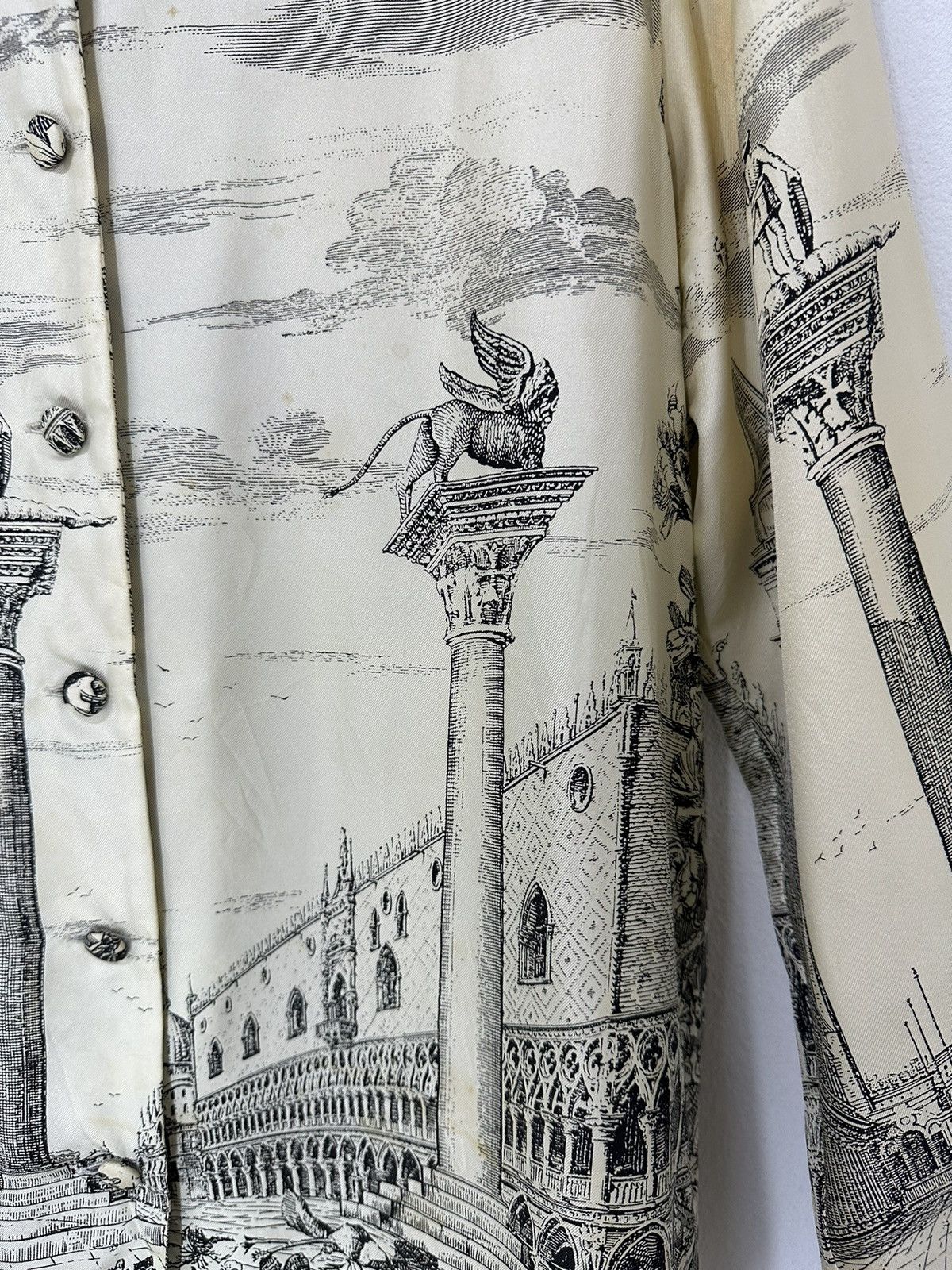 Moschino Luxury Moschino Button Ups Silk Shirt Full Print Roman City Size M / US 6-8 / IT 42-44 - 9 Thumbnail