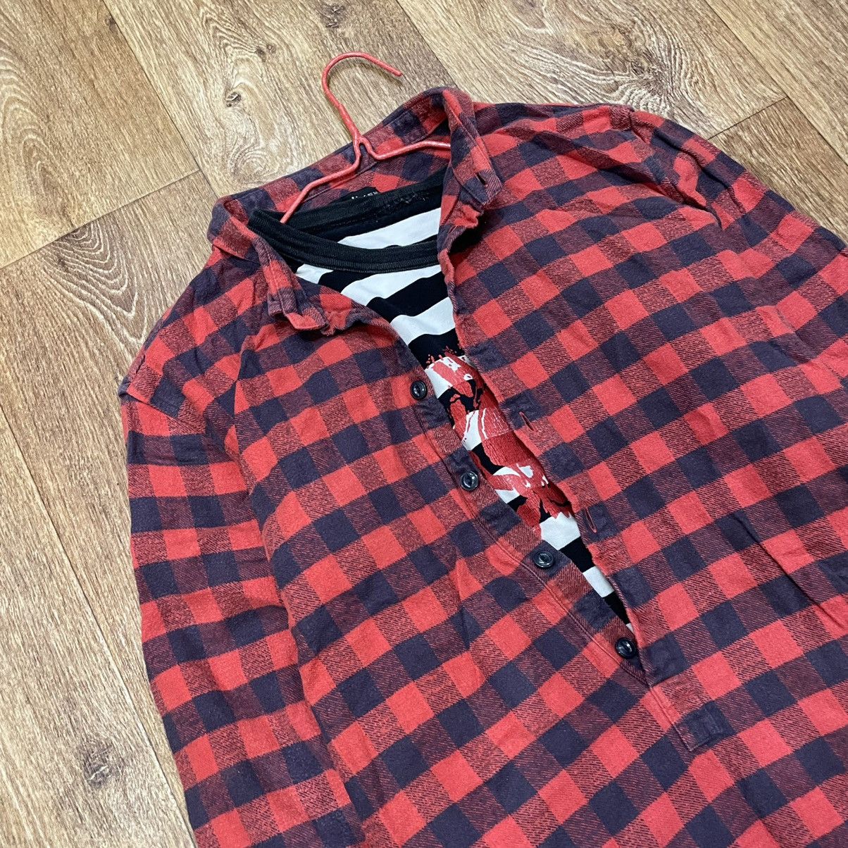 Vintage Vintage 90s Red Navy Checkered Shirt Grunge Skate Bleached L Size US L / EU 52-54 / 3 - 5 Thumbnail