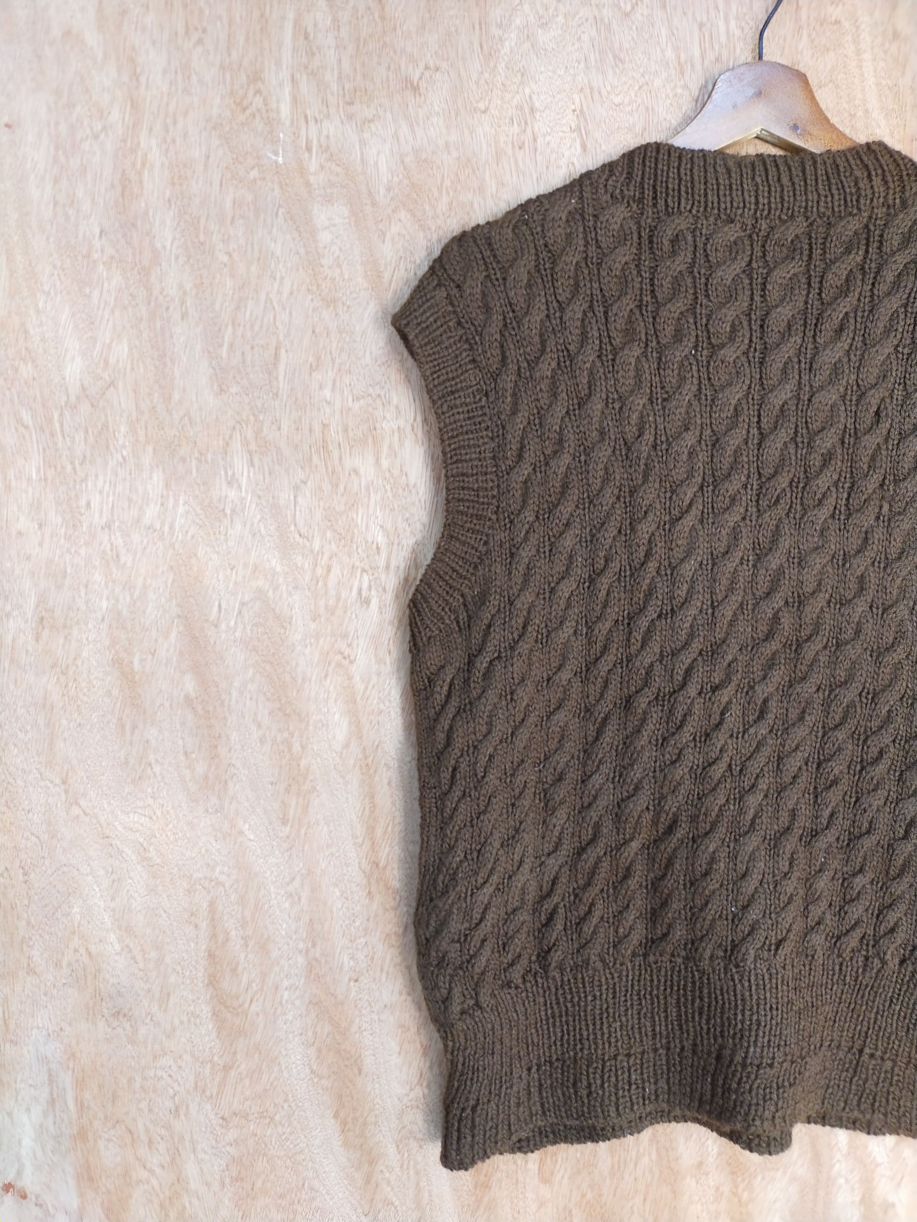Vintage Japan Brown sleeveless cable knitwear #S109 Size US M / EU 48-50 / 2 - 7 Thumbnail