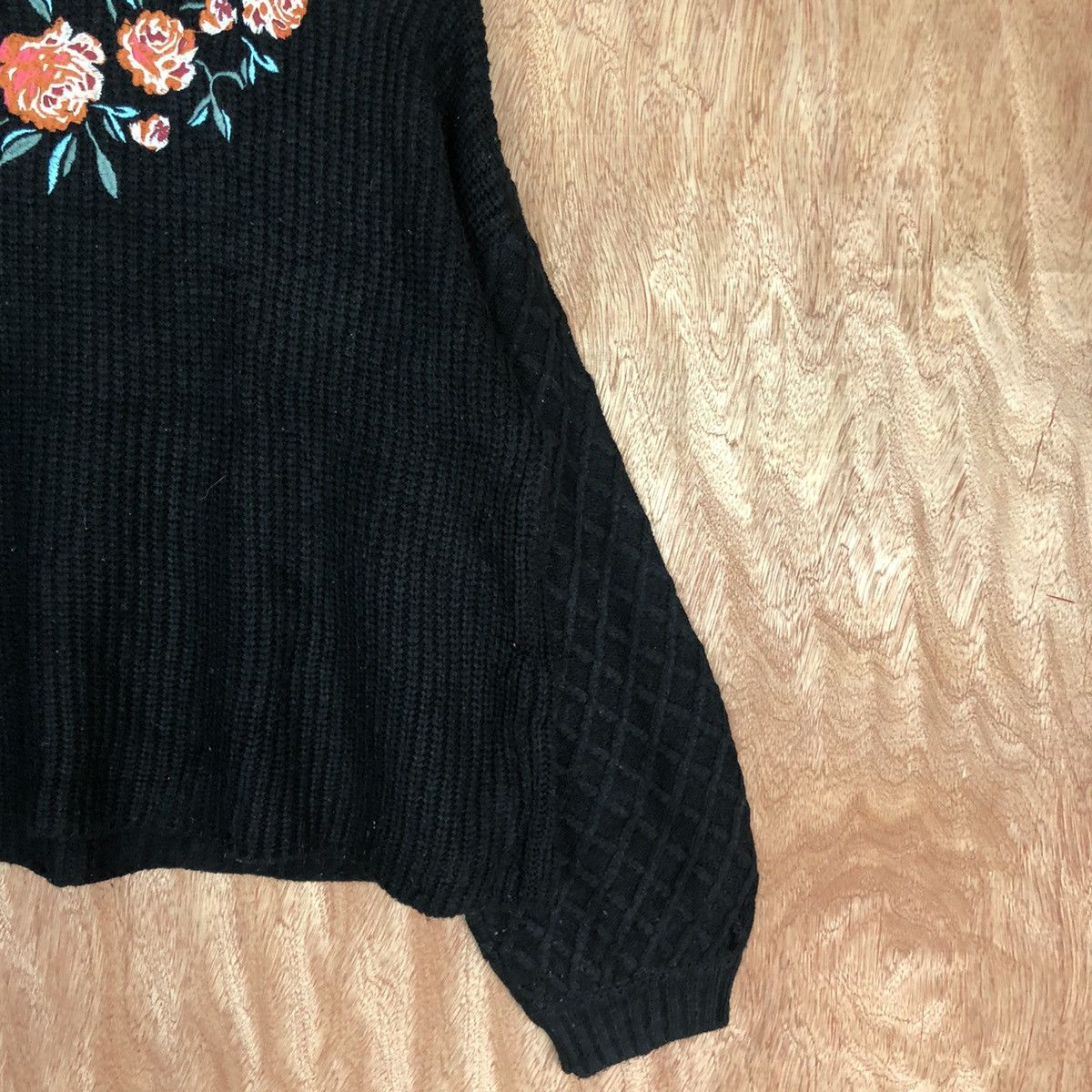 Homespun Knitwear × Japanese Brand DL Ray Cassin Black Flower art cable Knitwear #c596 Size US M / EU 48-50 / 2 - 5 Thumbnail