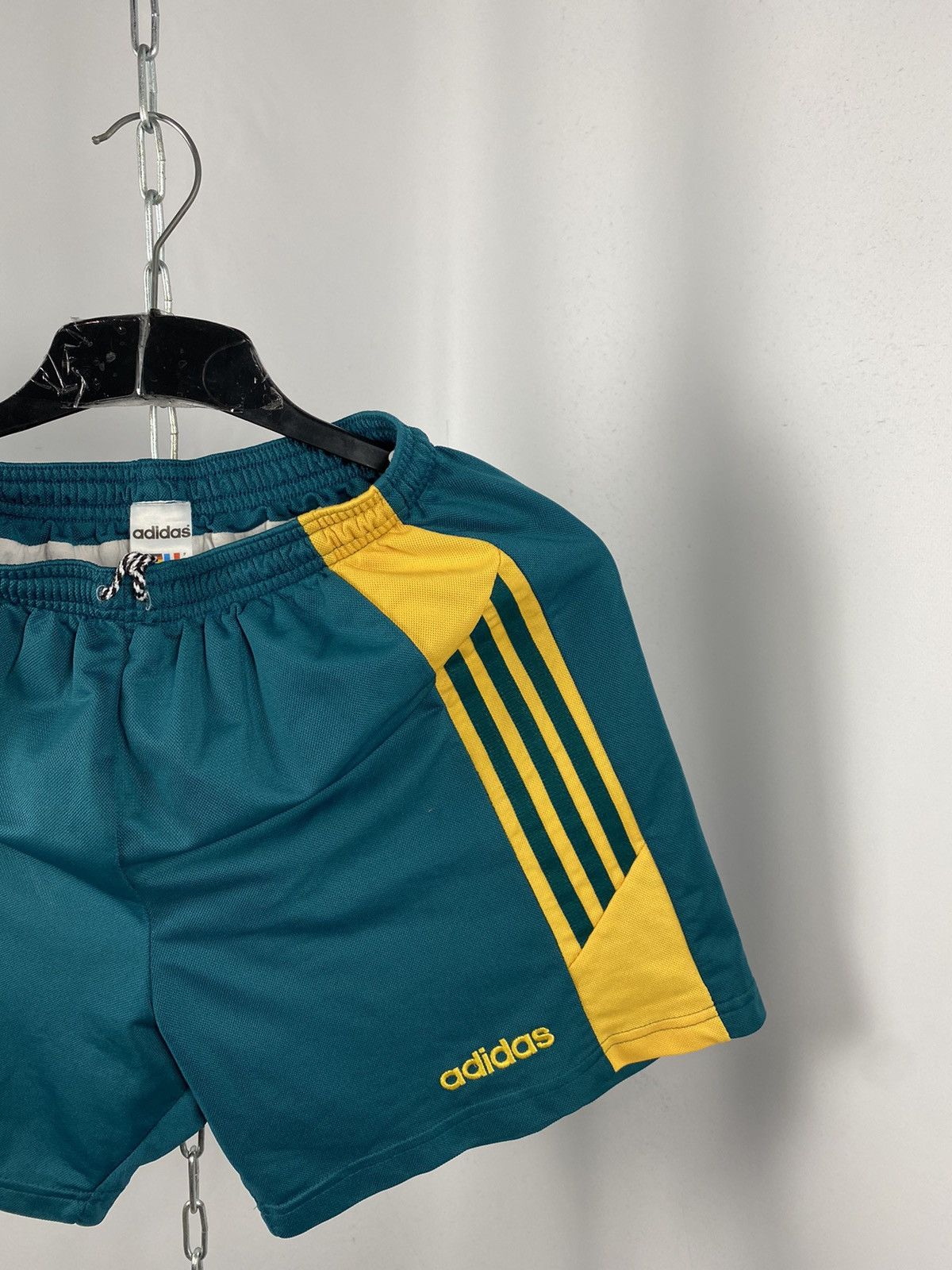 Adidas Adidas shorts vintage green shirts sportswear size L Size US 36 / EU 52 - 2 Thumbnail