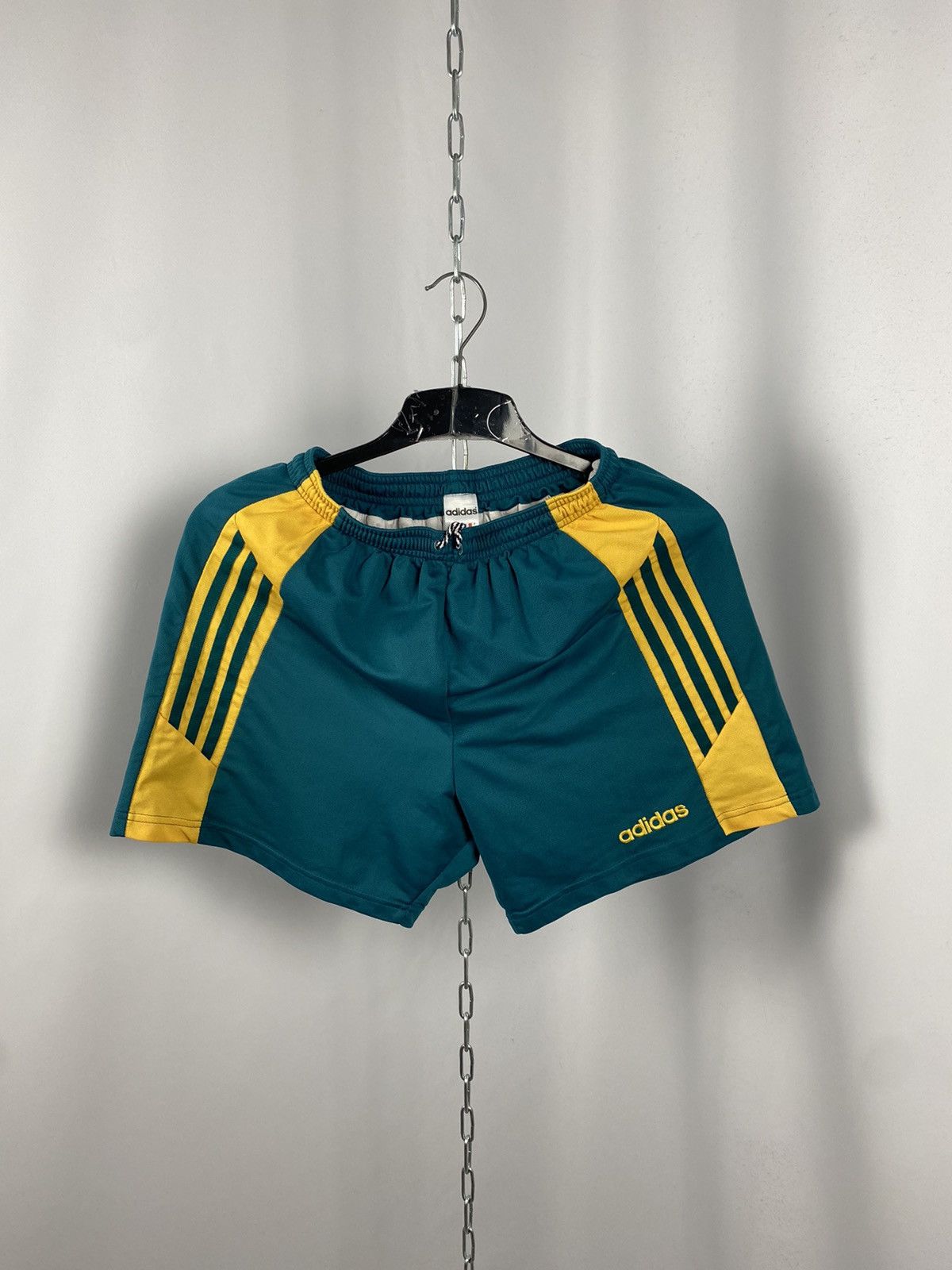 Adidas Adidas shorts vintage green shirts sportswear size L Size US 36 / EU 52 - 1 Thumbnail