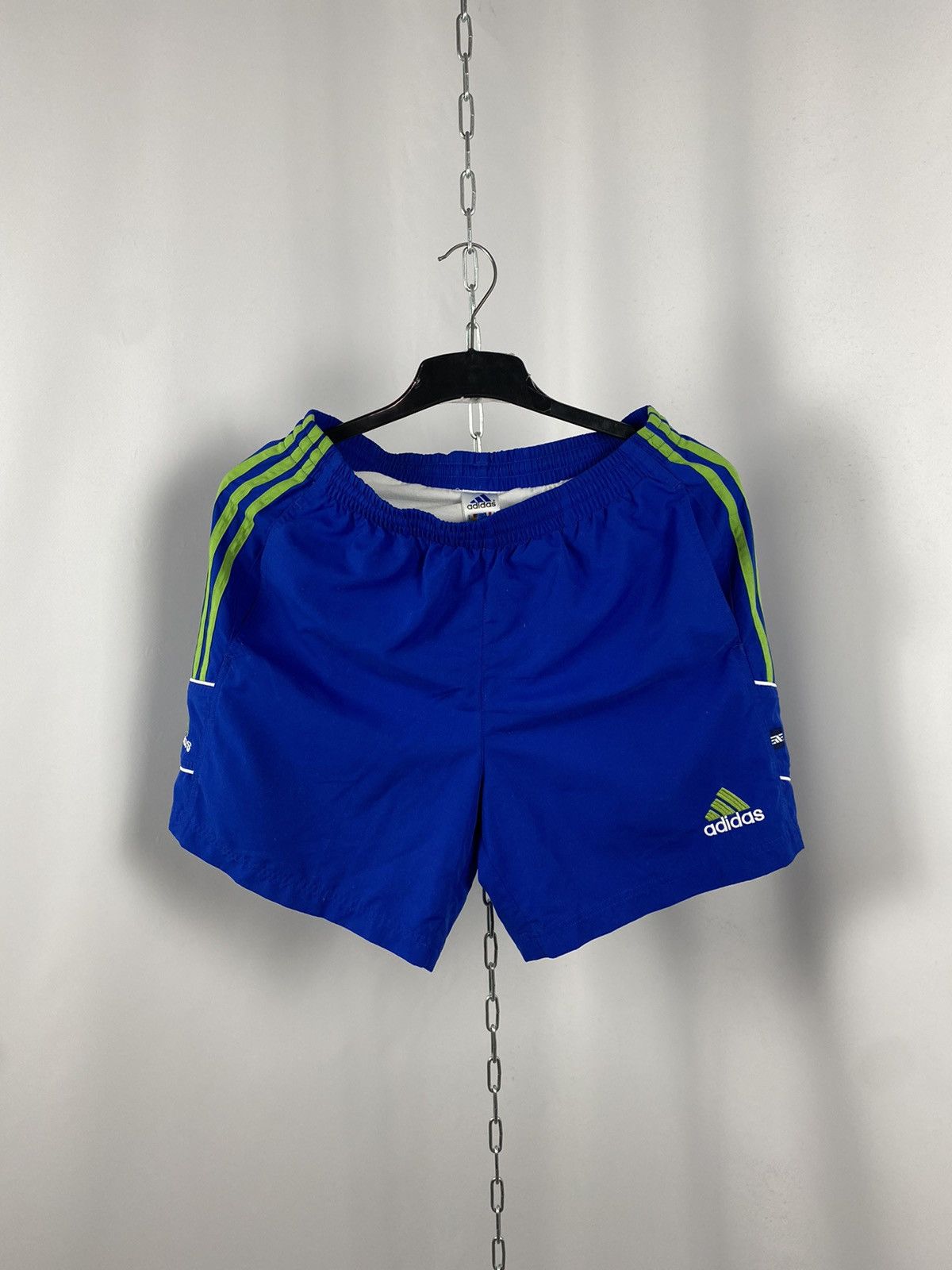 Adidas Adidas vintage sportswear rare vintage shorts size M Size US 34 / EU 50 - 1 Thumbnail