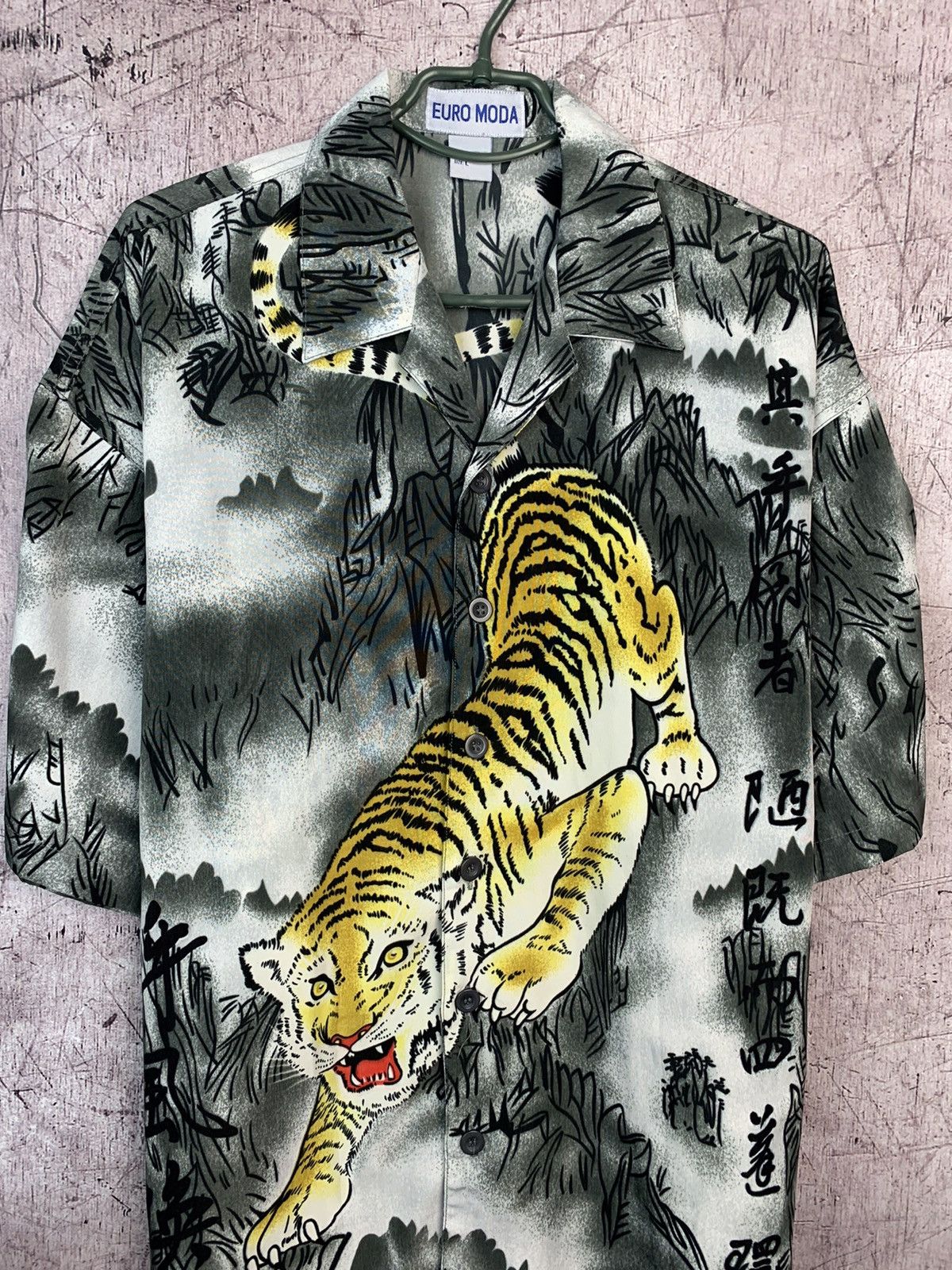 Japanese Brand Vintage Japanese Asian Tiger Mens Shirt Size US L / EU 52-54 / 3 - 2 Thumbnail