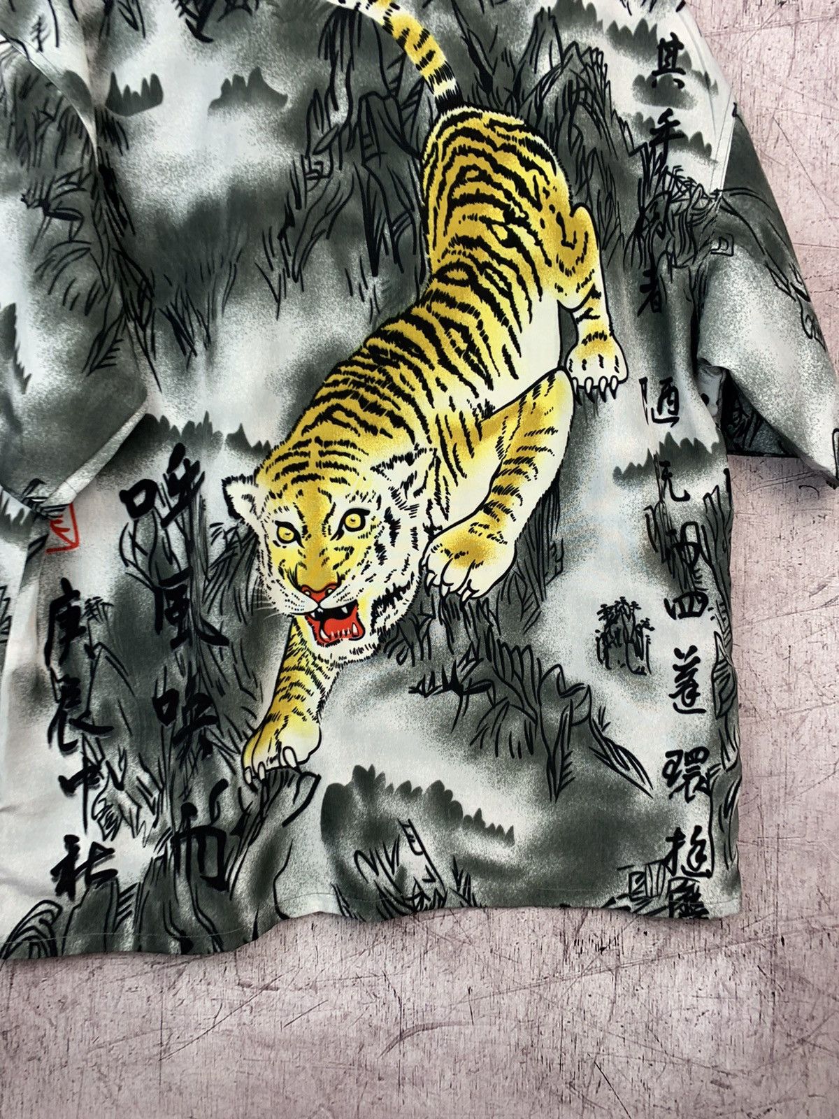 Japanese Brand Vintage Japanese Asian Tiger Mens Shirt Size US L / EU 52-54 / 3 - 4 Thumbnail
